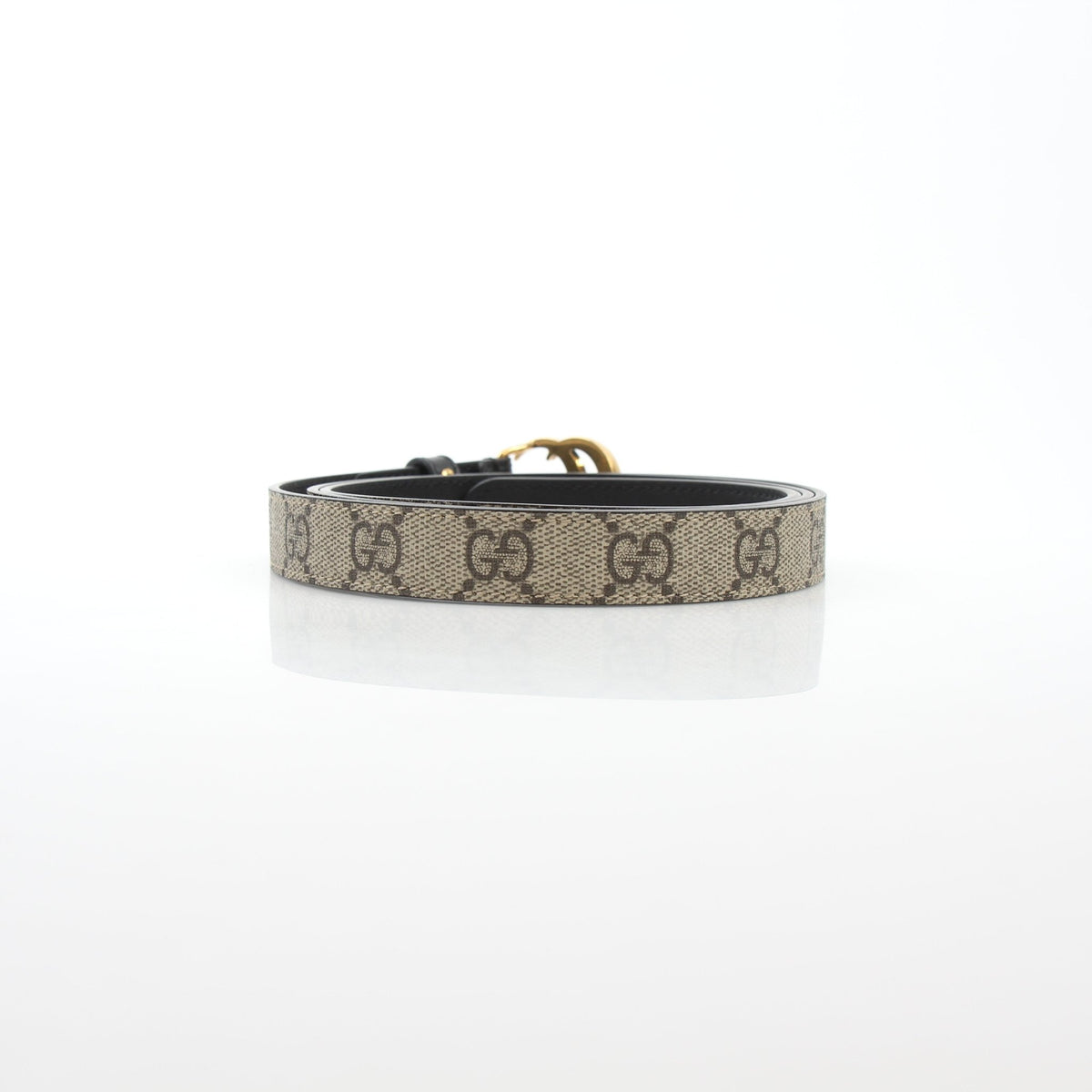 Reversible Gucci GG Supreme Marmont belt in beige and ebony black leather, stylish accessories for versatile fashion.