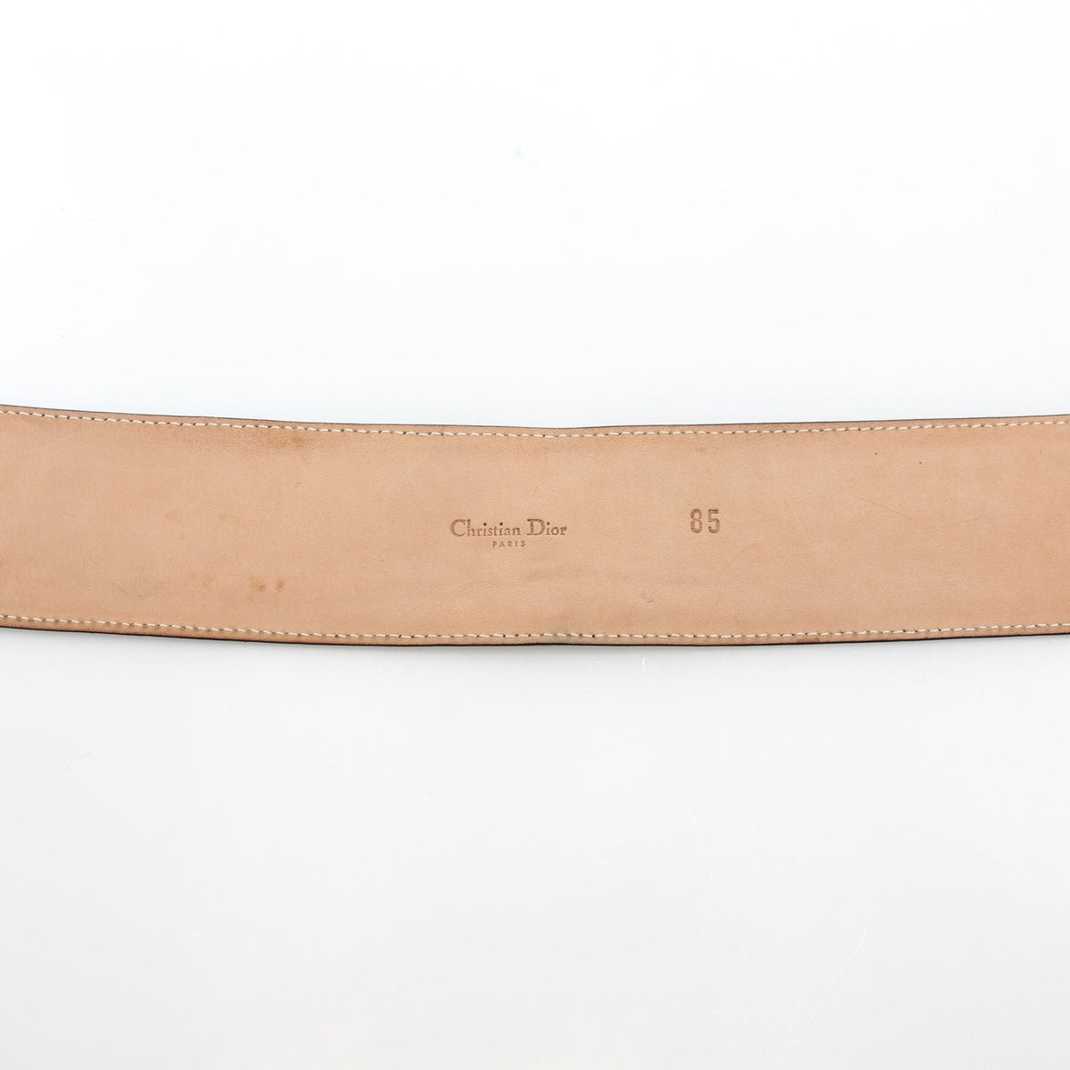 Christian Dior Cause Bee oval buckle belt in black grained calfskin leather, featuring a stylish design with gold accents.