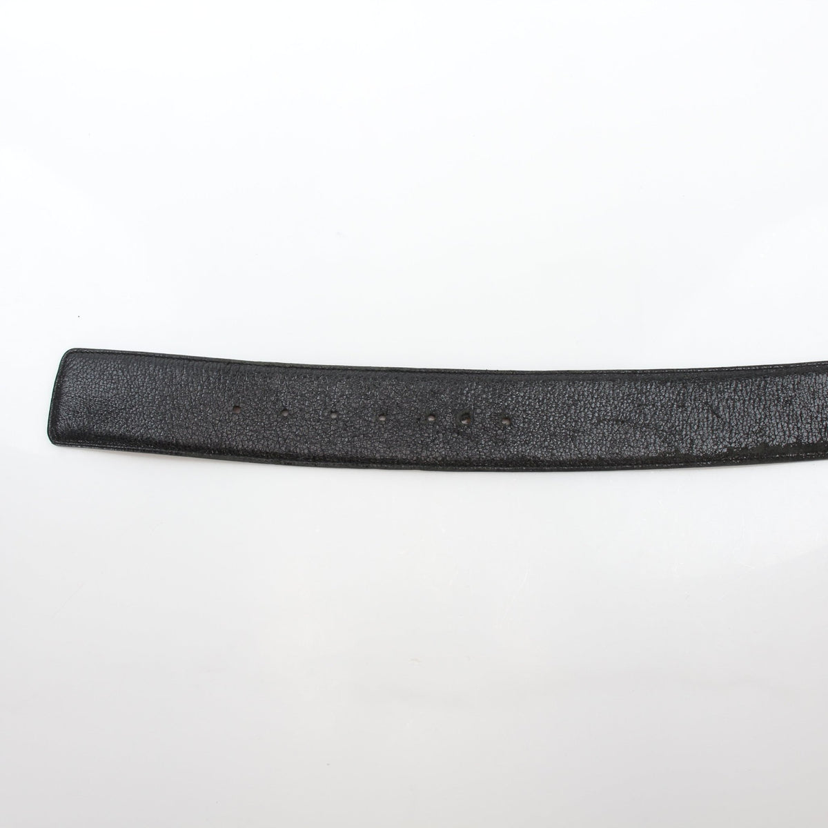 Christian Dior Cause Bee oval buckle black grained calfskin leather belt with gold hardware, displayed on a neutral background.