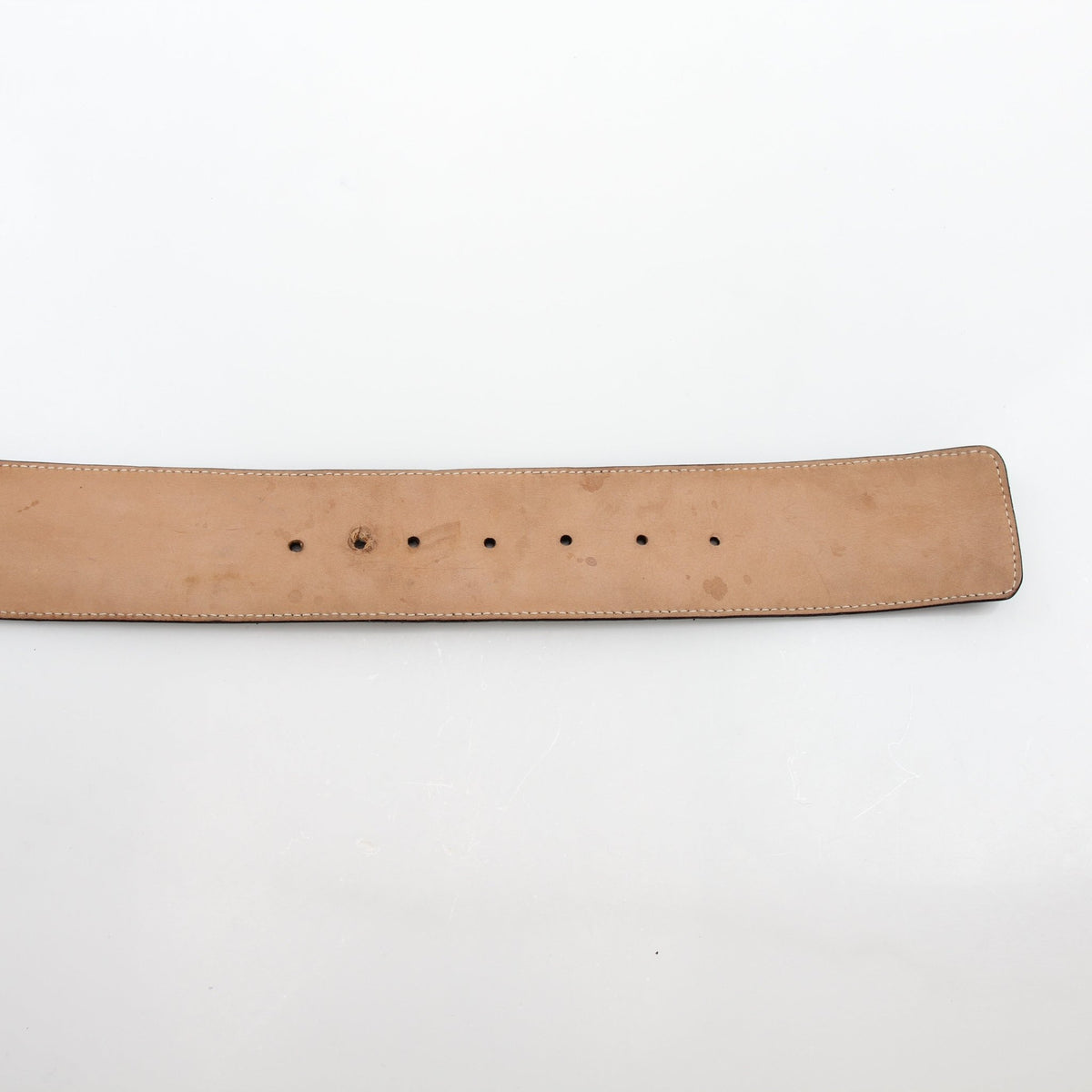 Black Christian Dior Cause Bee oval buckle belt in grained calfskin leather, featuring a distinctive designer buckle.