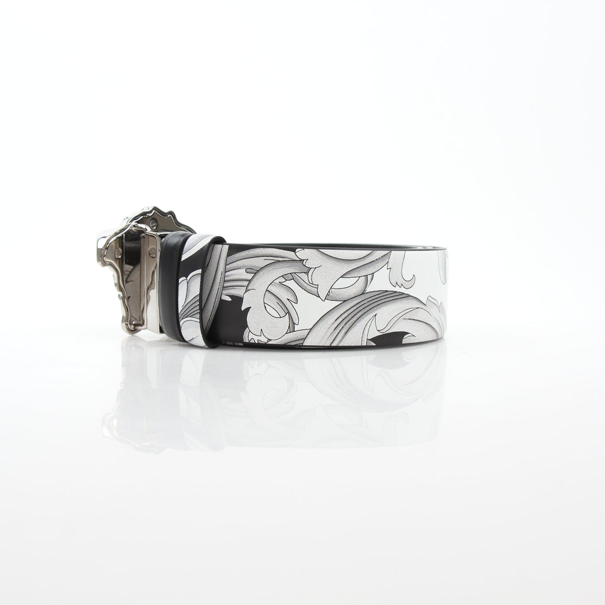 Versace men's reversible belt with Medusa Barocco design in black and white calfskin leather, showcasing luxury accessory details.