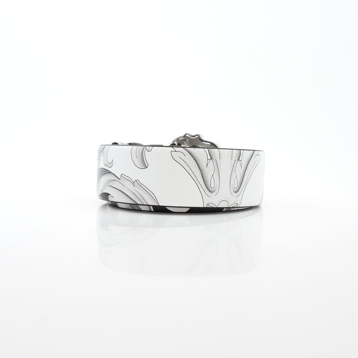 Versace men's reversible belt with Medusa Barocco design, black and white calfskin leather, stylish accessories for men.