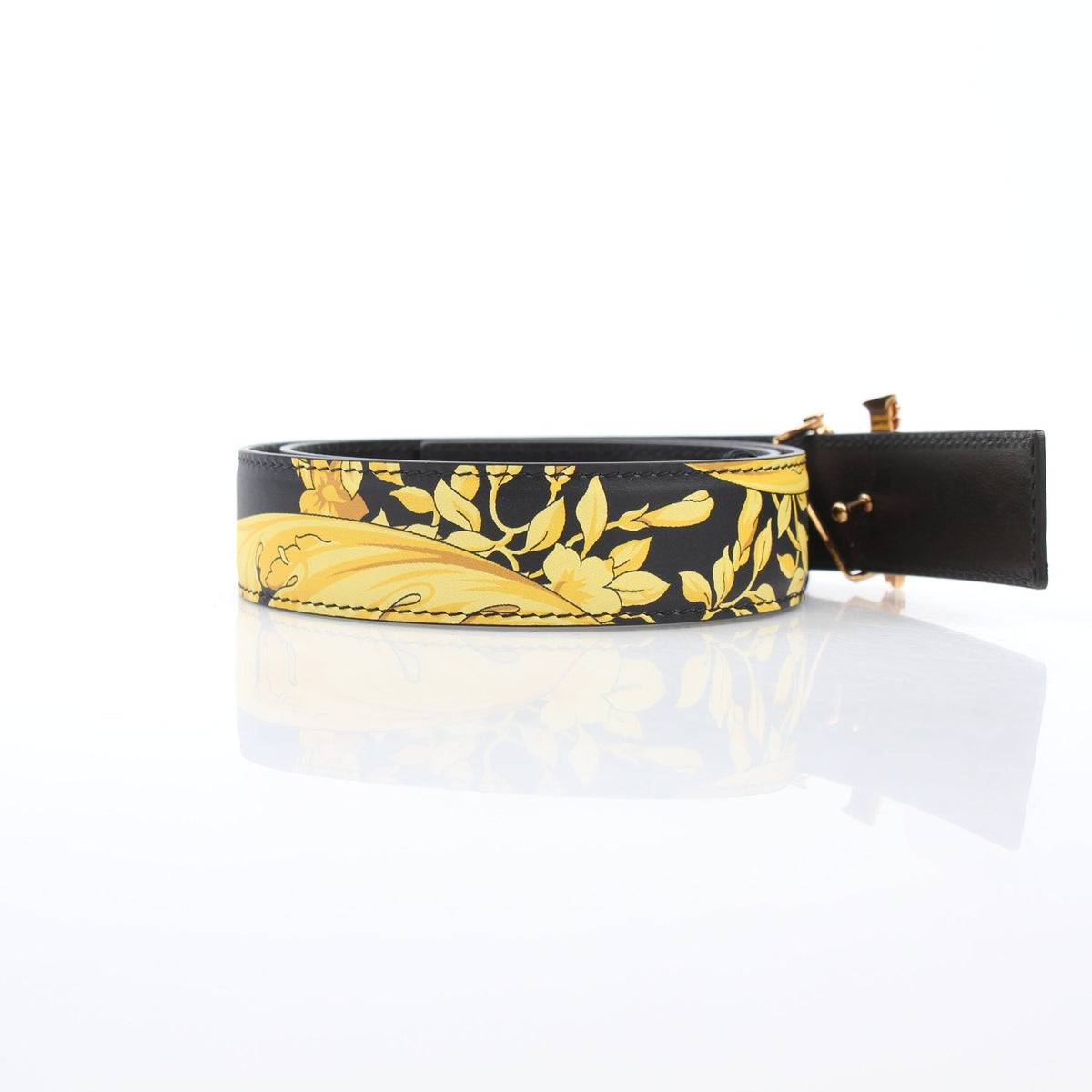 Versace women’s Virtus Barocco print black and gold calfskin leather belt, stylish accessories with intricate pattern and gold accents.
