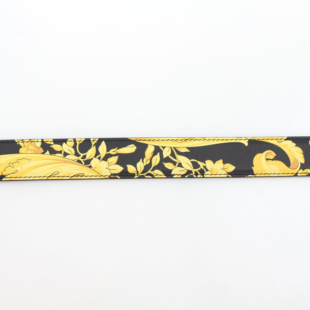 Versace Women’s Virtus Barocco print belt in black and gold calfskin leather, featuring gold-tone buckle for elegant accessories.