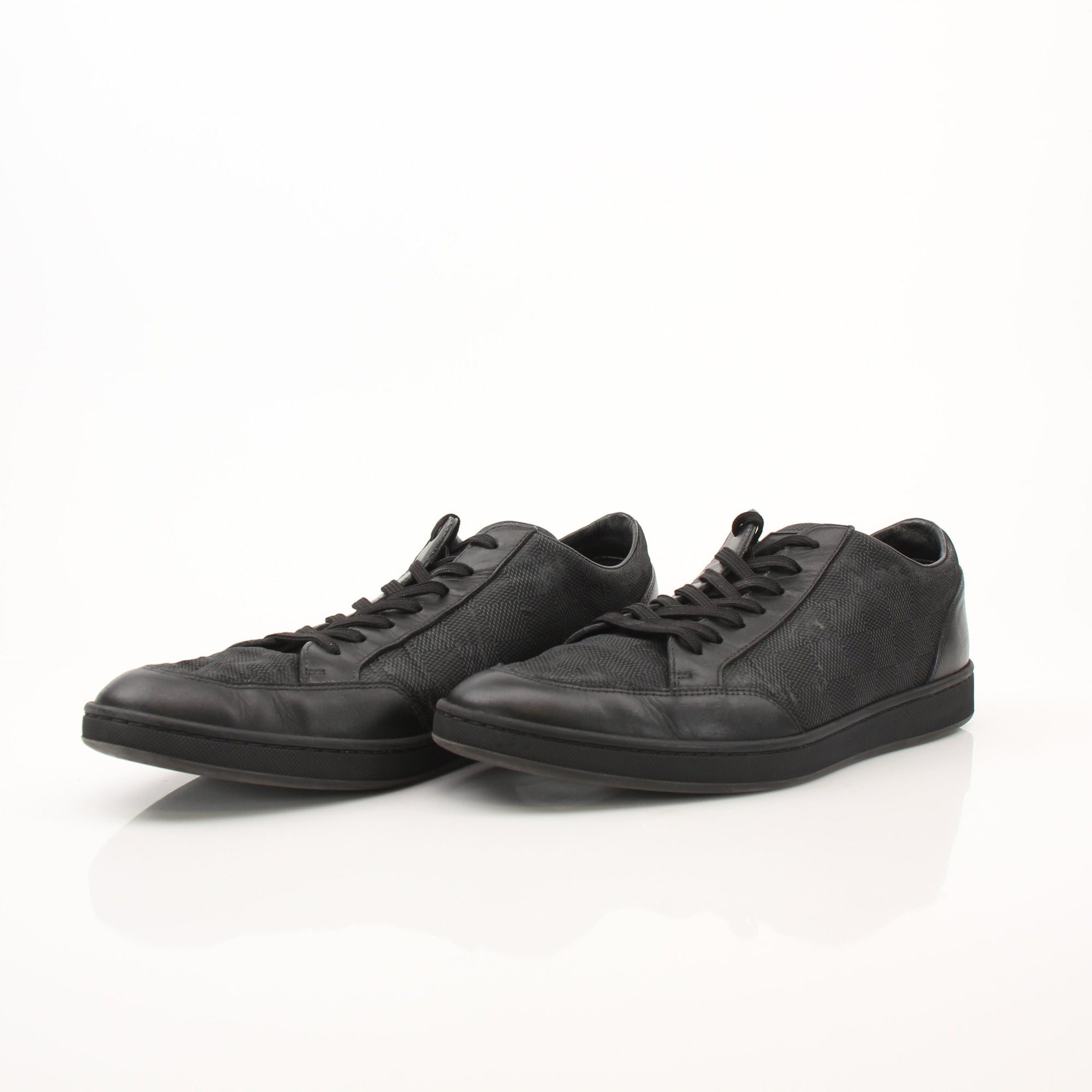 Gold & Beyond Louis Vuitton Off Shore sneaker shoes with stylish design and premium materials, showcased in a close-up image.