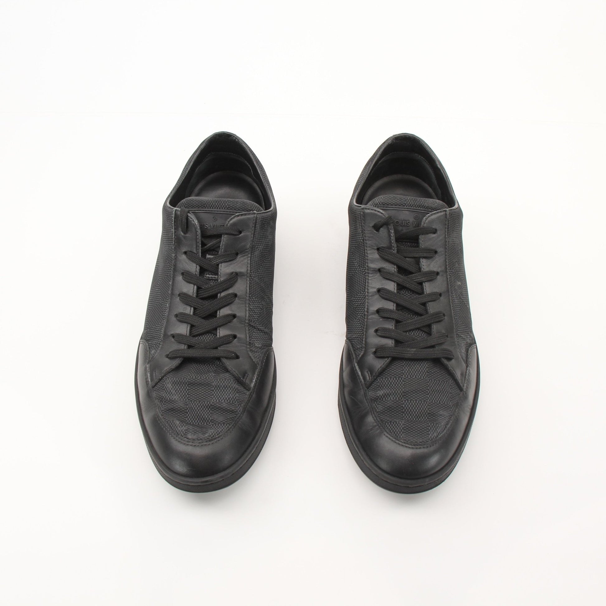 Gold & Beyond Louis Vuitton Off Shore sneaker, stylish shoes with detailed design, featuring premium materials and brand logo.