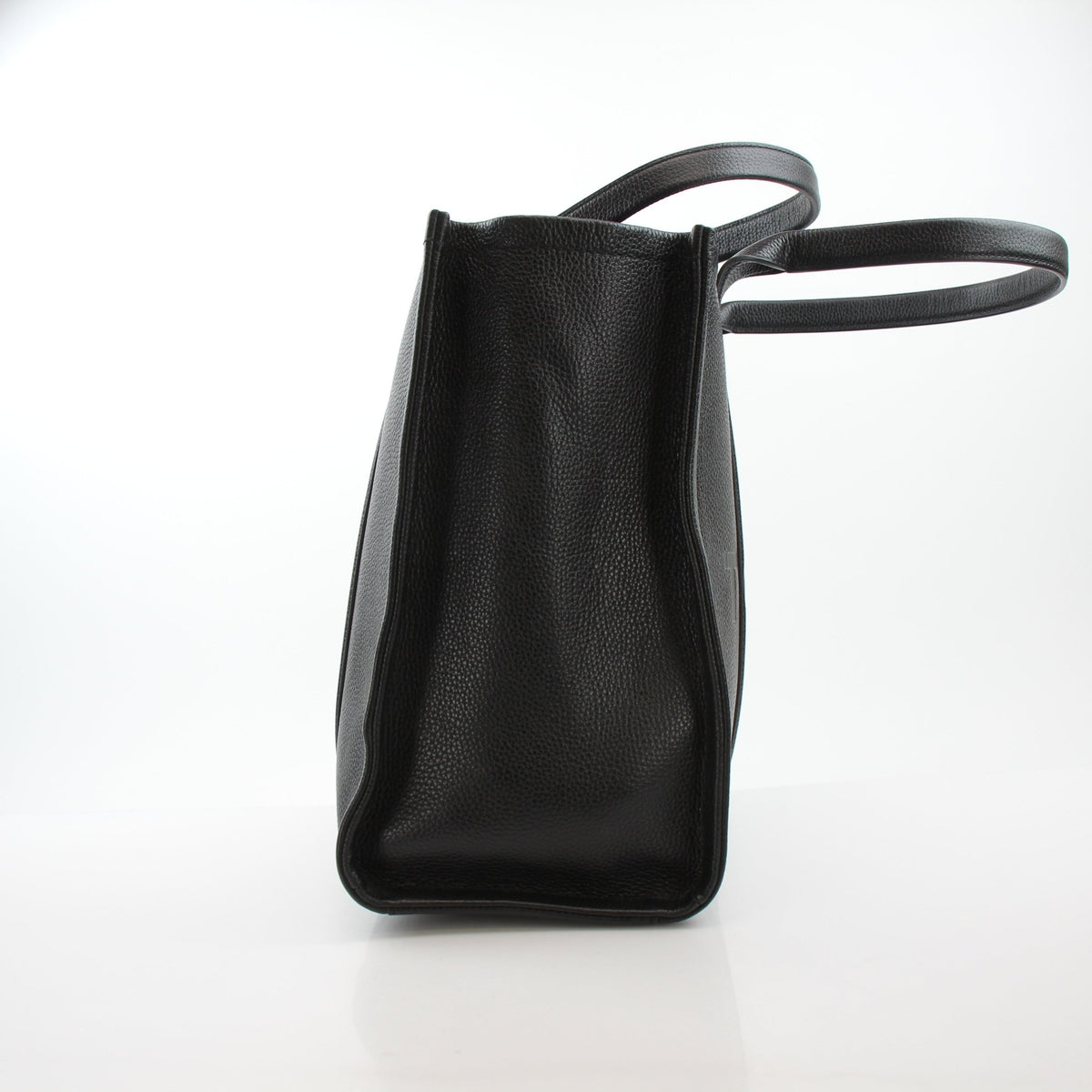 Black Marc Jacobs The Leather Large Tote Bag, stylish handbag with sleek design, spacious interior, and durable leather construction.