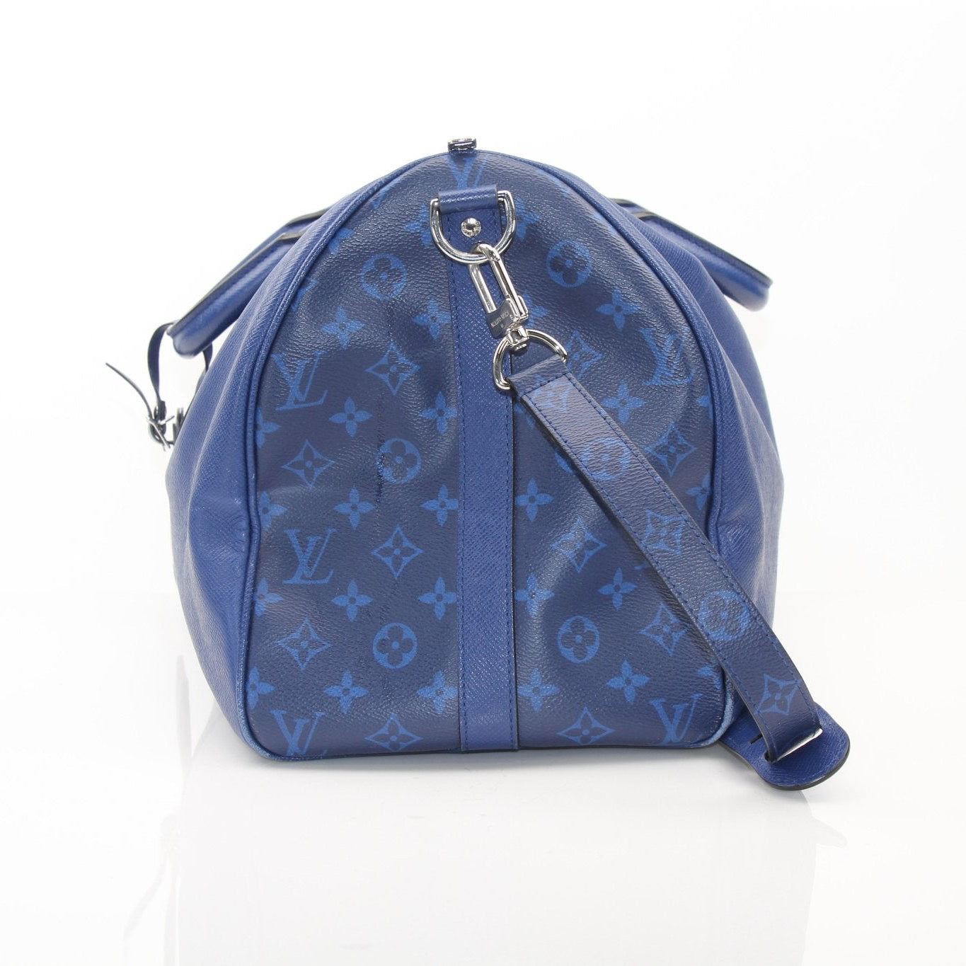 Louis Vuitton Blue Keepall 50 Bandoulière duffle bag with leather handles and gold hardware, designed for travel and weekend trips.
