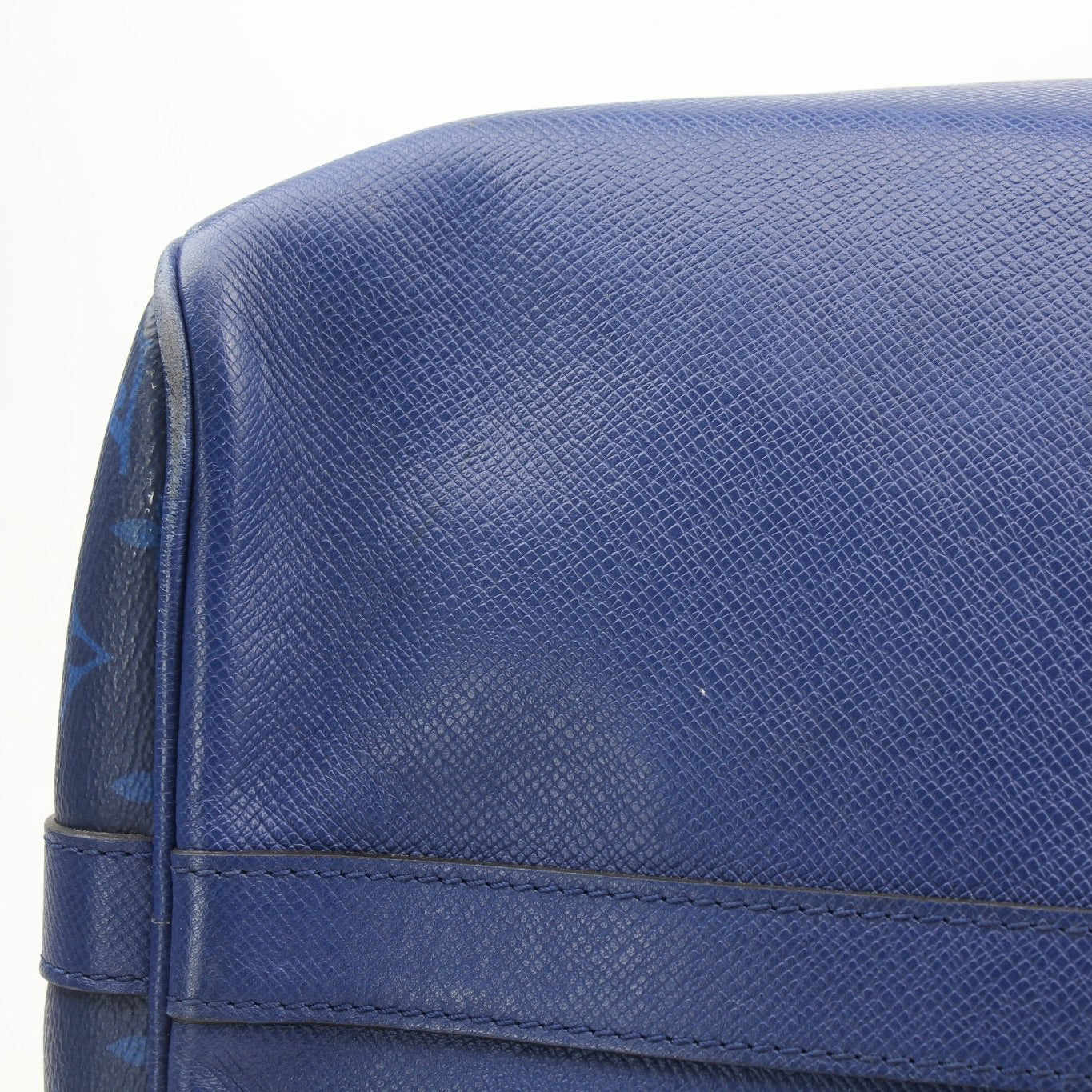 Louis Vuitton Blue Keepall 50 Bandoulière duffle bag with leather trim and gold hardware, designed for travel and easy carrying.