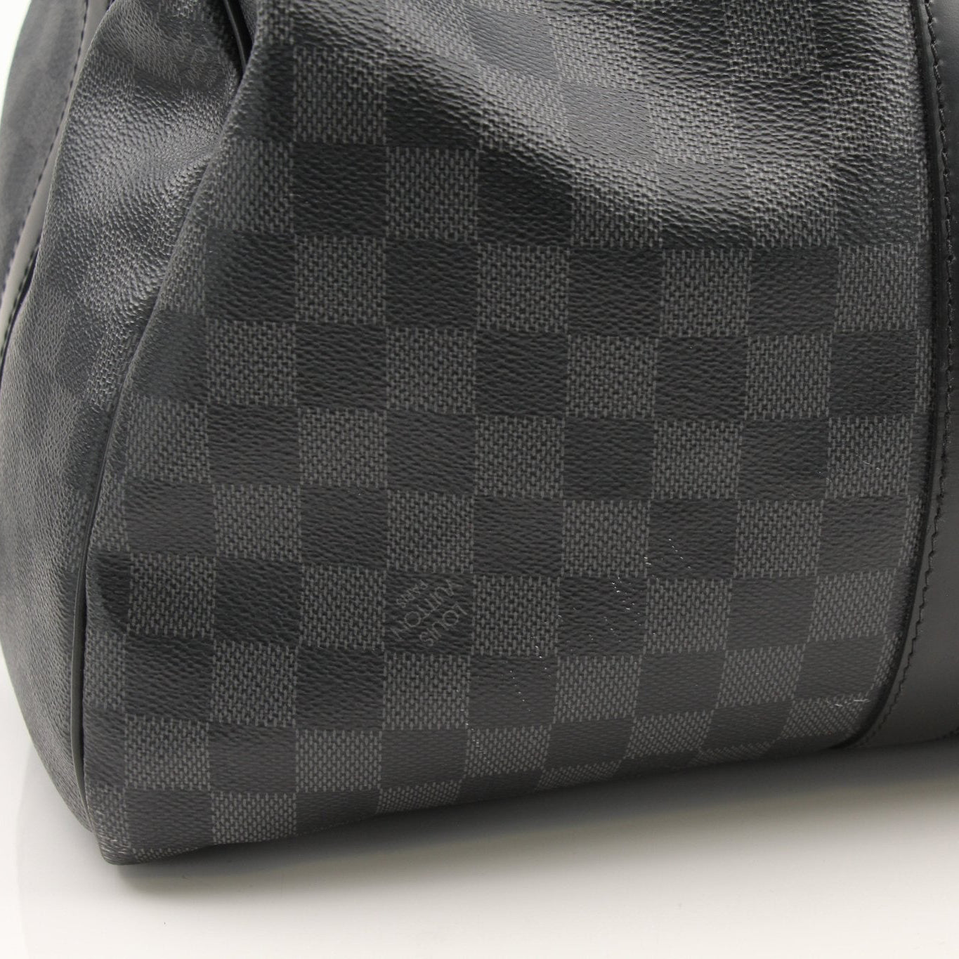 Louis Vuitton Keepall 45 Bandoulière duffle bag for travel, featuring signature monogram canvas and leather accents.