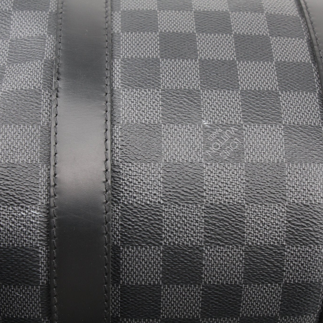 Louis Vuitton Keepall 45 Bandoulière duffle bag with monogram canvas and leather trim, designed for travel and weekend trips.