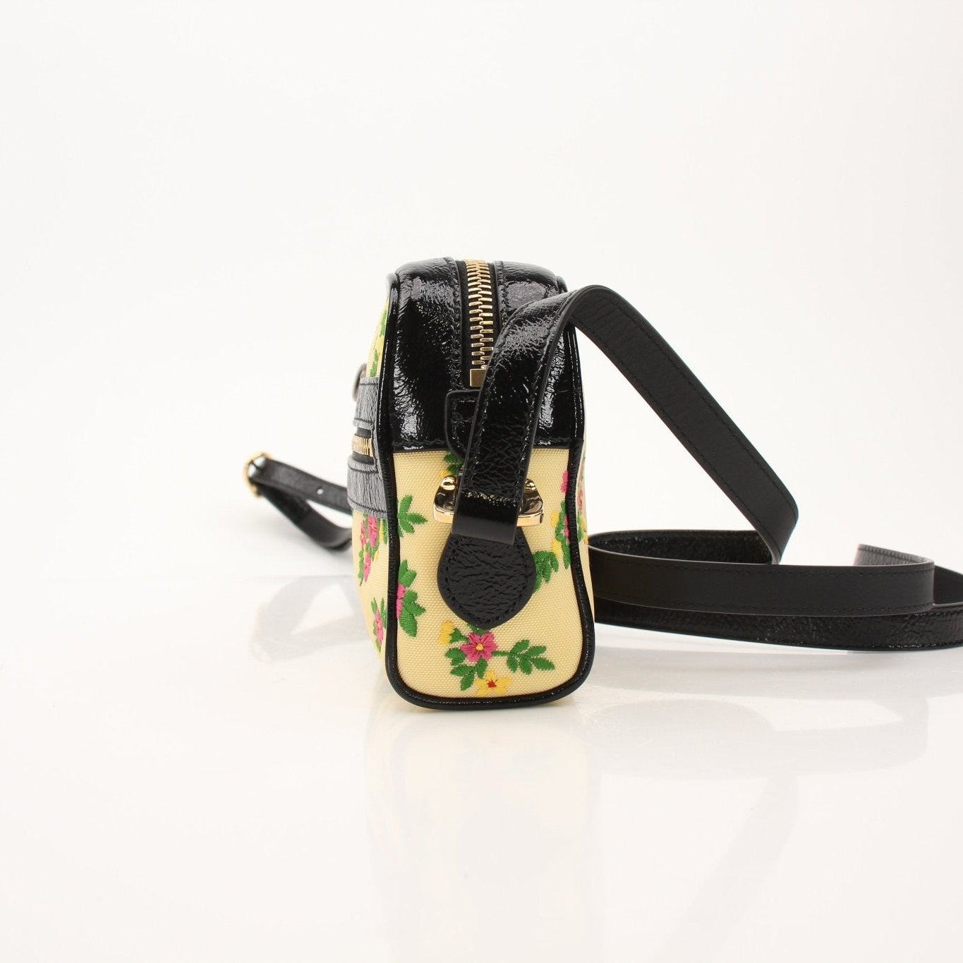 Gucci Ophidia floral crossbody handbag with signature pattern and leather accents, displayed on a plain background.
