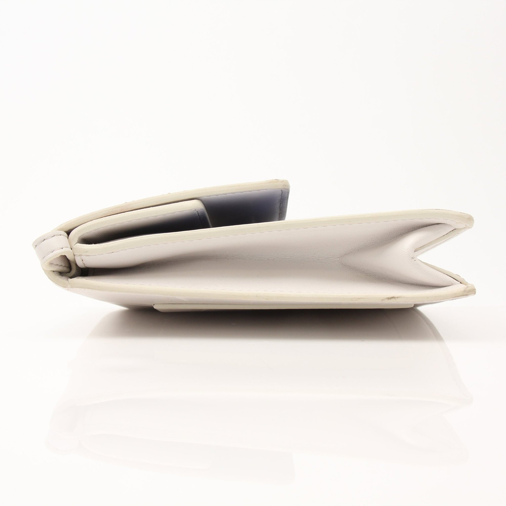 Off-White Jitney 1.0 shoulder handbag with silver hardware and adjustable strap, featuring signature design details.