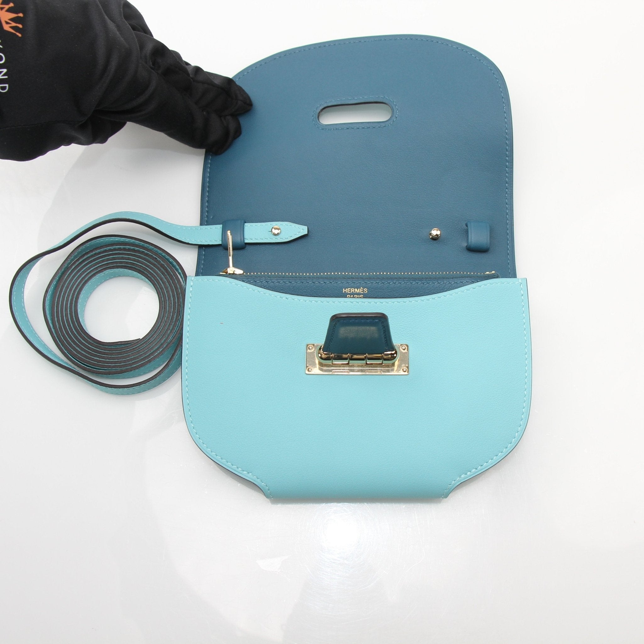 Hermès Convoyeur handbag by Gold & Beyond, showcasing the luxury leather handbag with gold hardware and elegant design.
