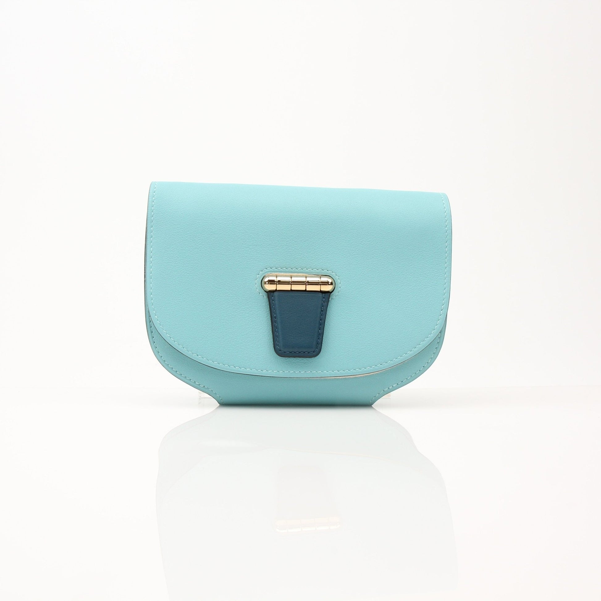 Hermès Convoyeur handbag in tan leather with gold hardware, featuring a structured design and top handle.