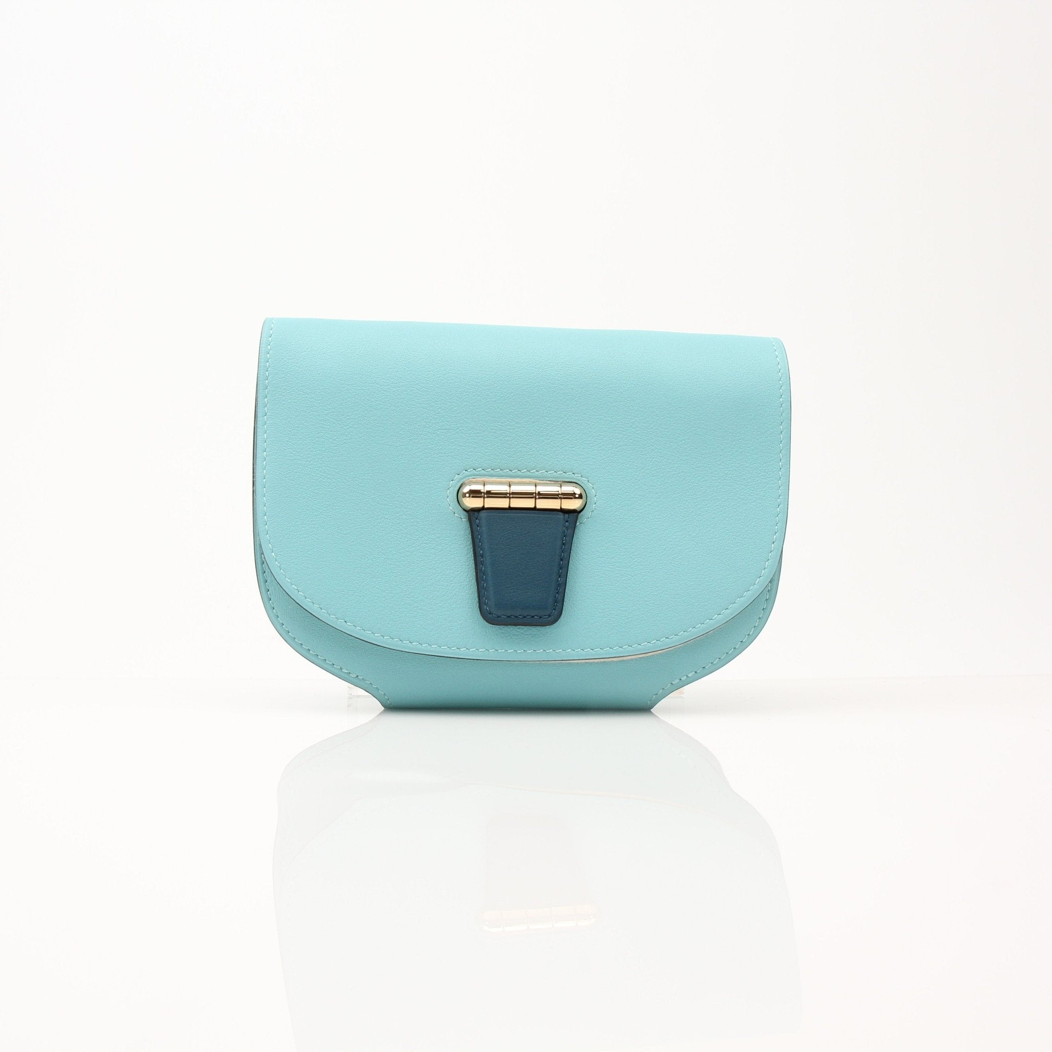 Hermès Convoyeur handbag in tan leather with gold hardware, featuring a structured design and top handle.