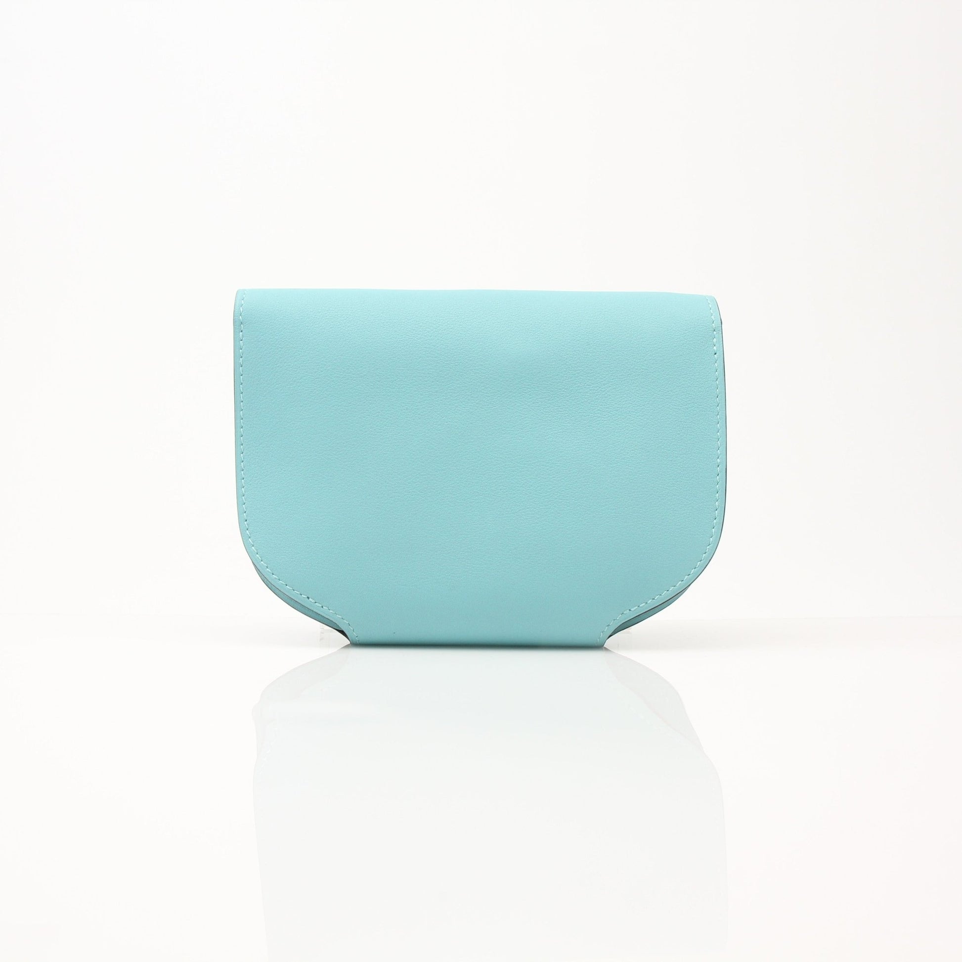 Hermès Convoyeur handbag by Gold & Beyond, showcasing the elegant leather design with gold-tone hardware and classic shape.