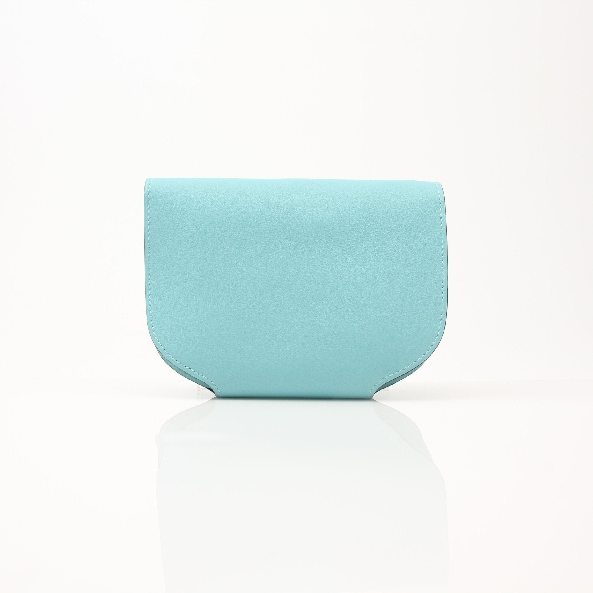 Hermès Convoyeur handbag by Gold & Beyond, showcasing the elegant leather design with gold-tone hardware and classic shape.