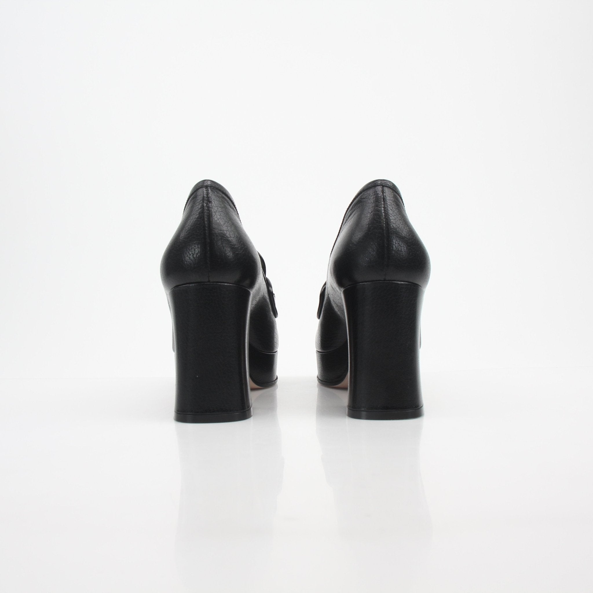 Gucci women's Houdan horsebit platform loafer pumps in black leather with gold horsebit detail and chunky heel.