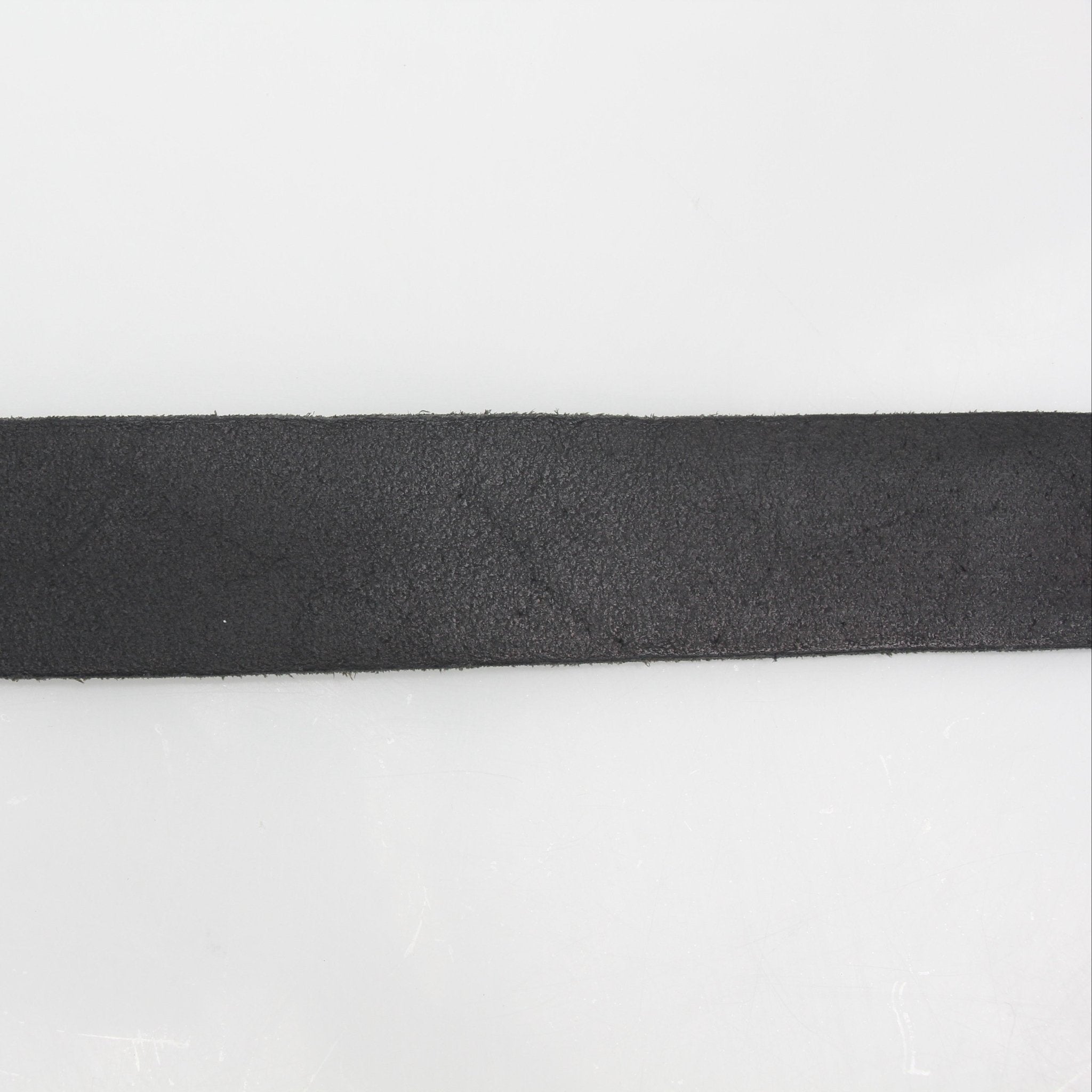 Gold & Beyond Gucci Feline Head Leather Belt in black, featuring a detailed feline head buckle, stylish accessory for men and women.