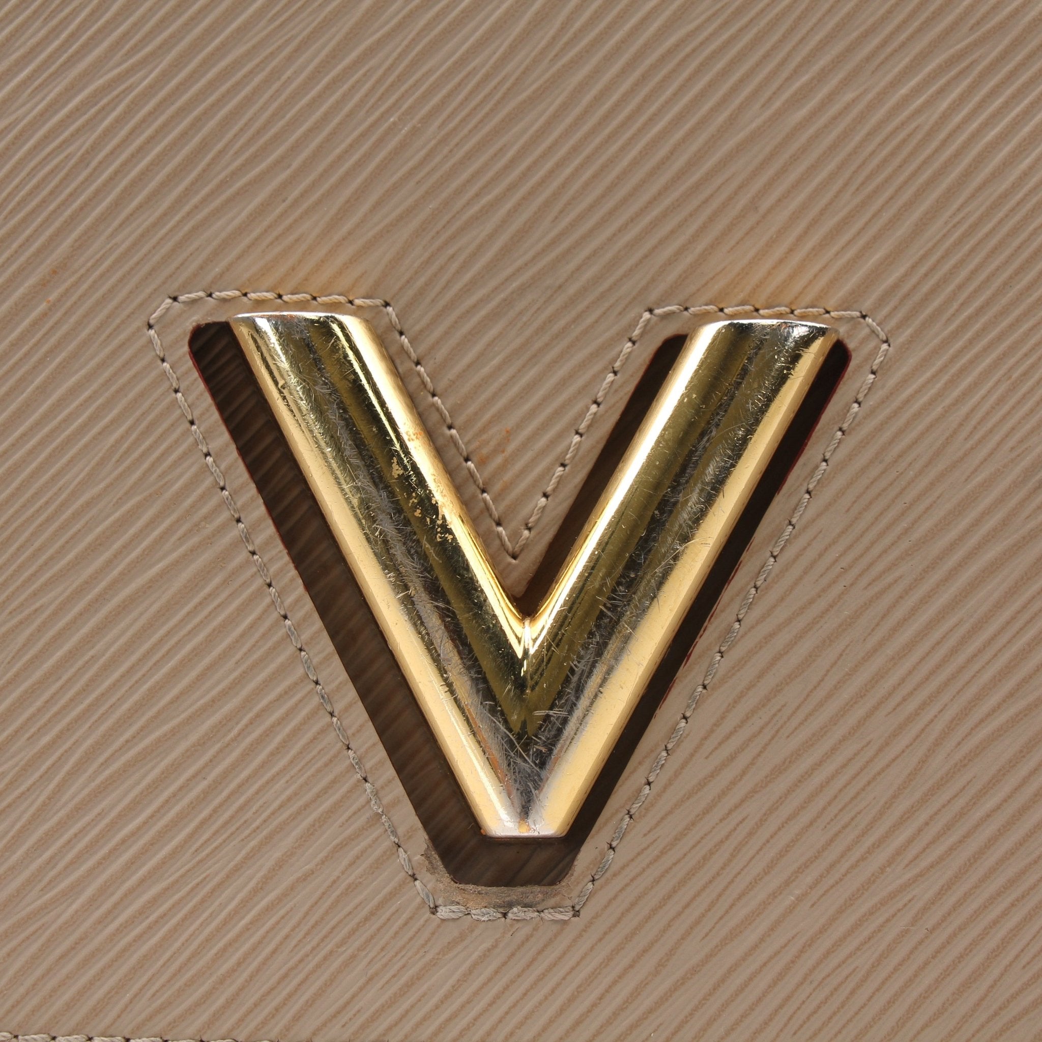 Louis Vuitton beige Twist MM shoulder handbag with gold hardware, featuring signature monogram canvas and top handle.