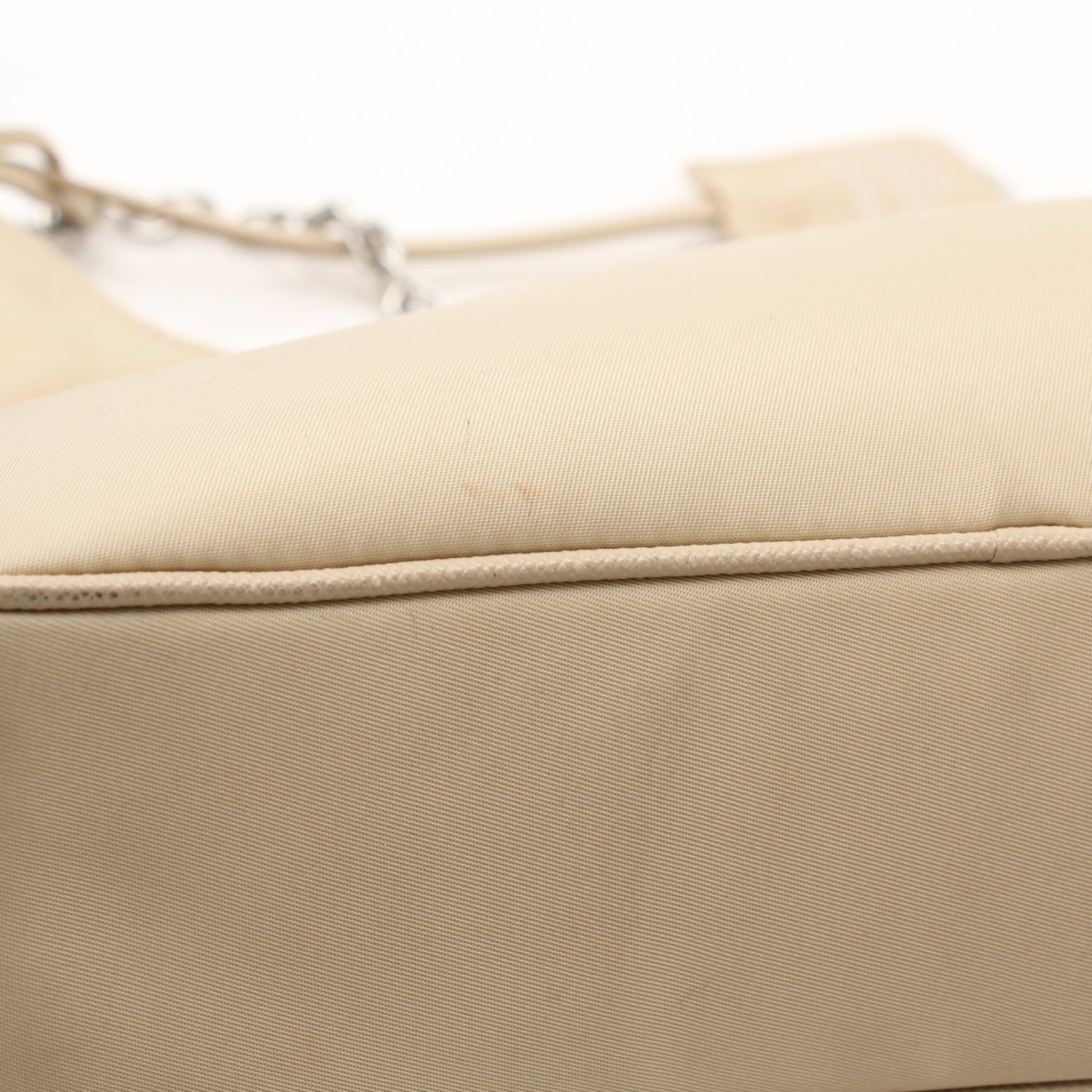 Prada Re-Edition 2005 Re-Nylon shoulder handbag with logo detail, featuring a sleek design and adjustable strap.