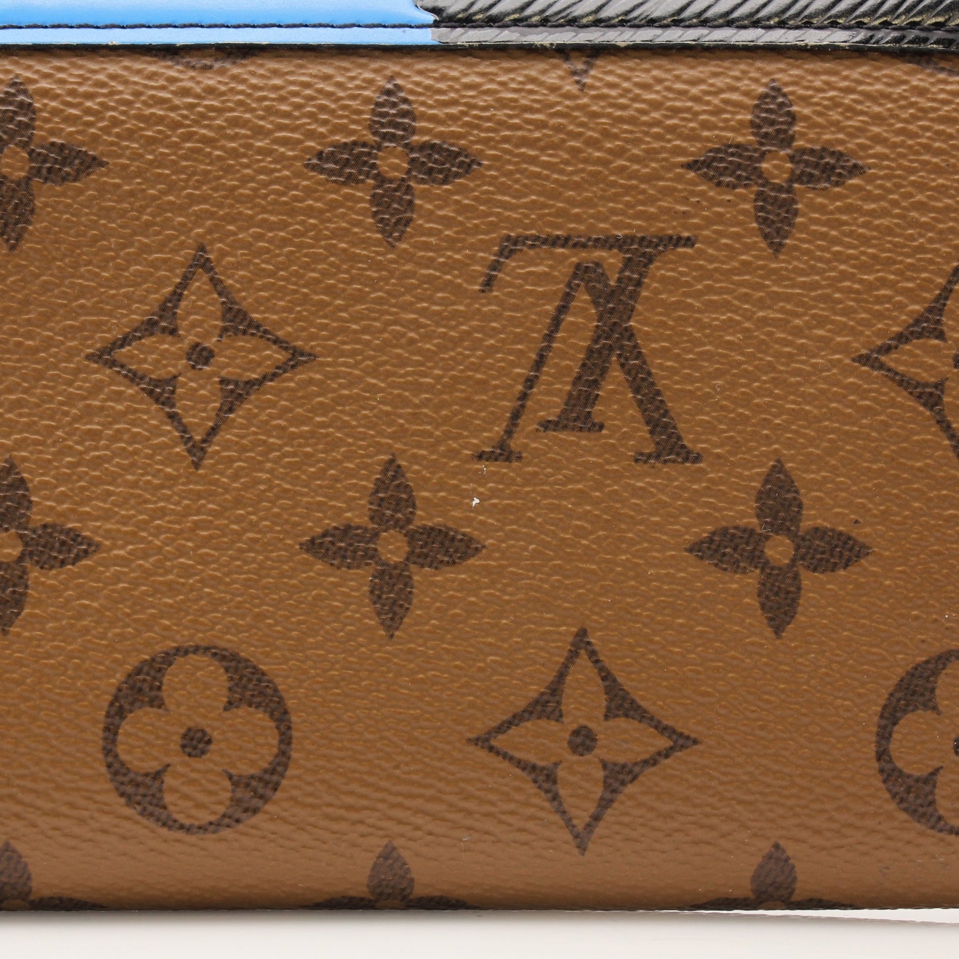 Louis Vuitton Sarah Kabuki Wallet by Gold & Beyond featuring a stylish design with multiple card slots and a compact silhouette.
