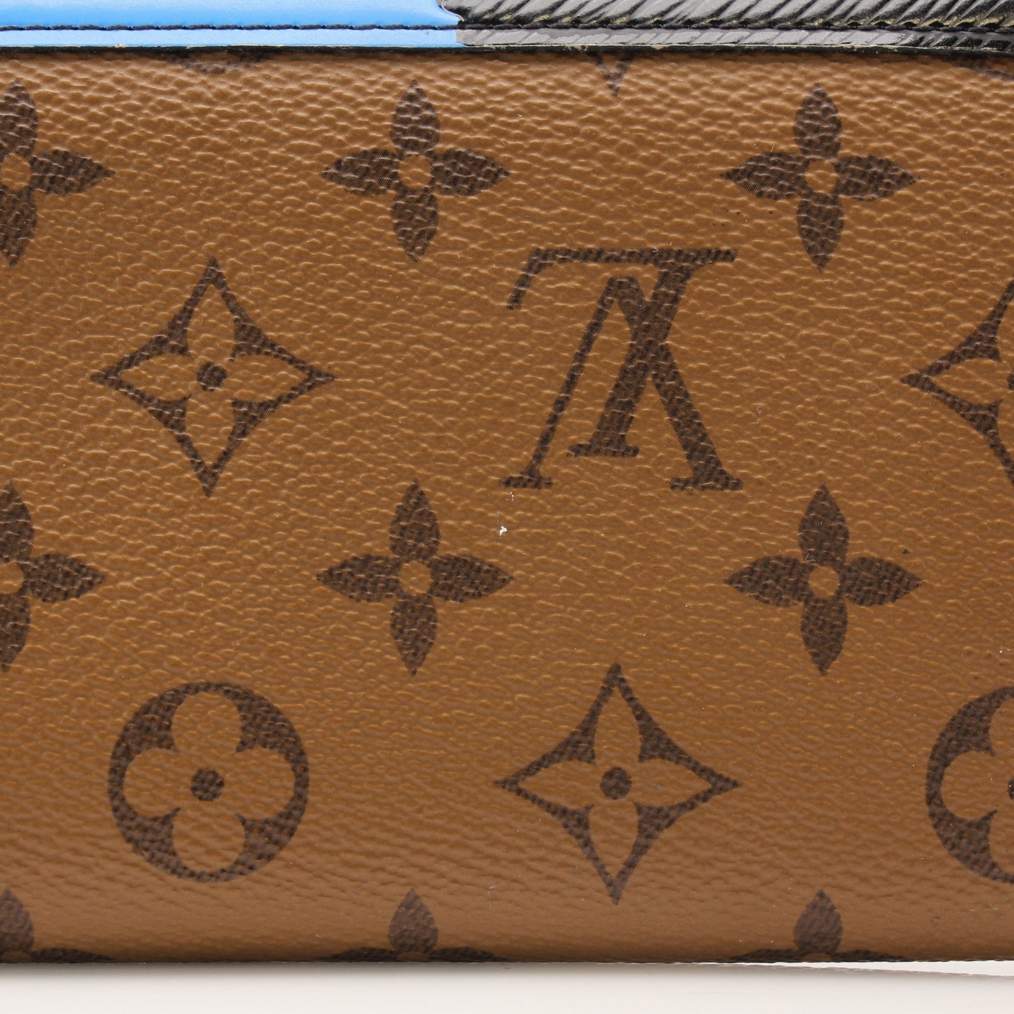 Louis Vuitton Sarah Kabuki Wallet by Gold & Beyond featuring a stylish design with multiple card slots and a compact silhouette.