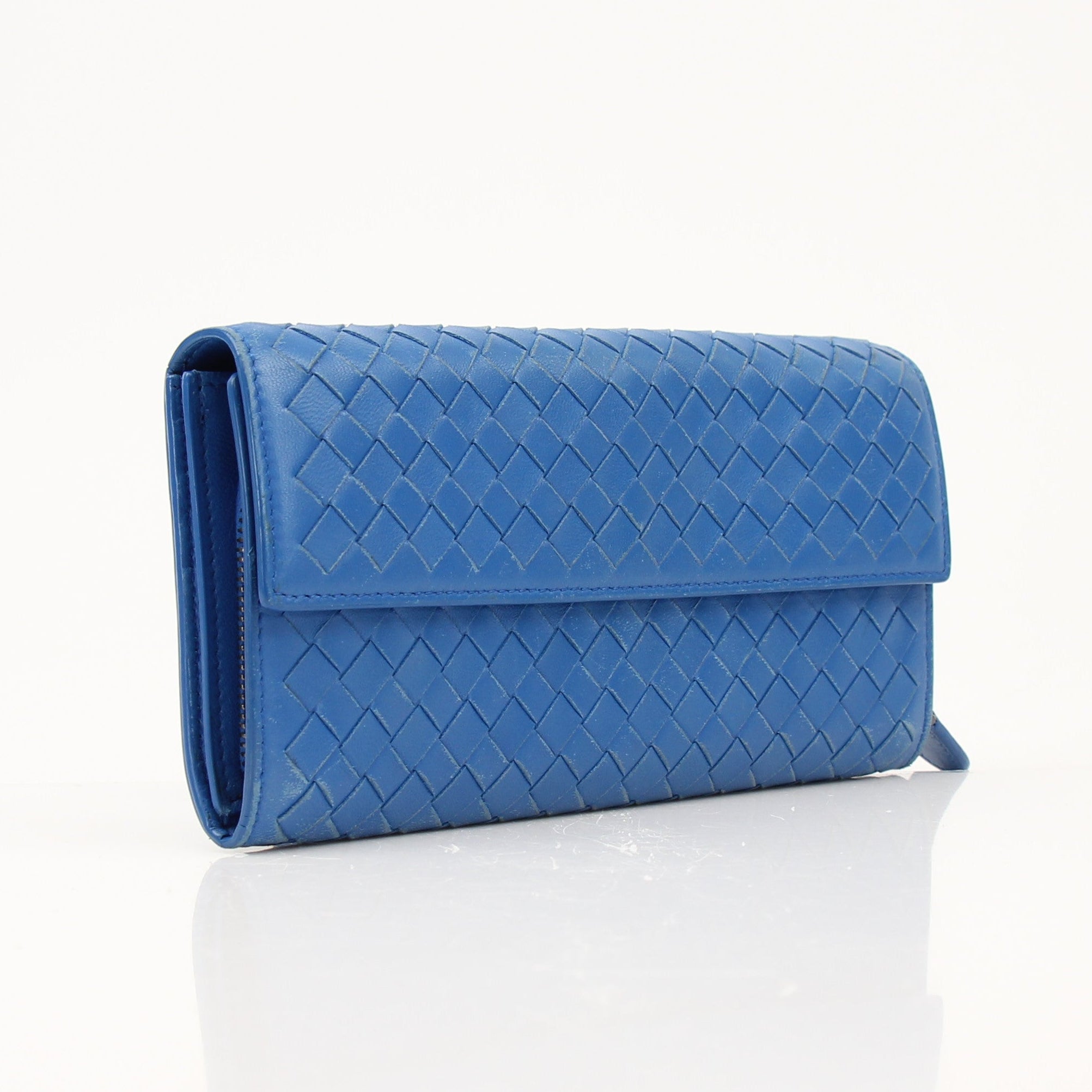 Gold & Beyond Bottega Veneta mesh long wallet with sleek design and textured fabric, showcasing its elegant and spacious style.