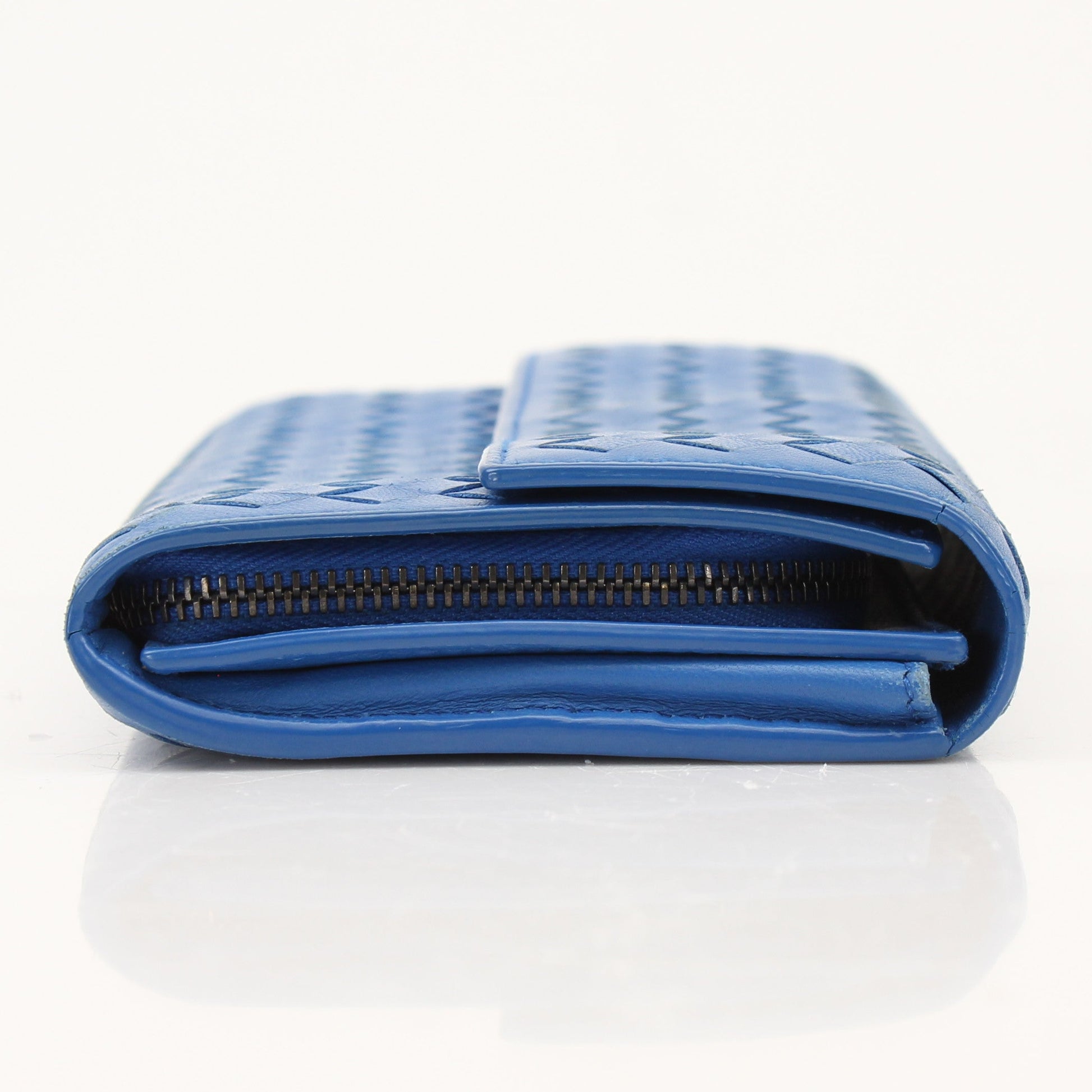 Gold & Beyond Bottega Veneta mesh long wallet with sleek design and textured fabric, featuring multiple card slots and a zippered compartment.