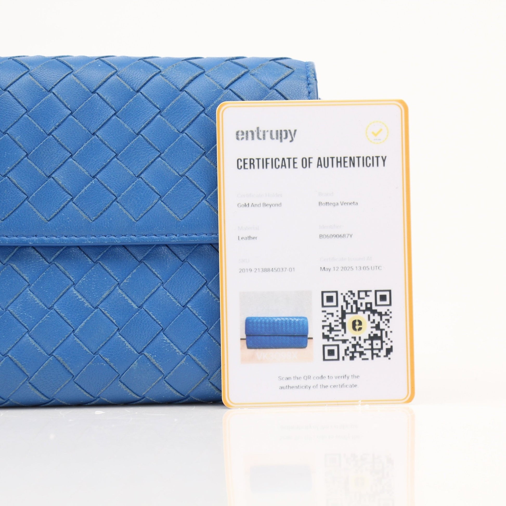 Gold & Beyond Bottega Veneta mesh long wallet with sleek design and textured fabric, showcasing the elegant craftsmanship.