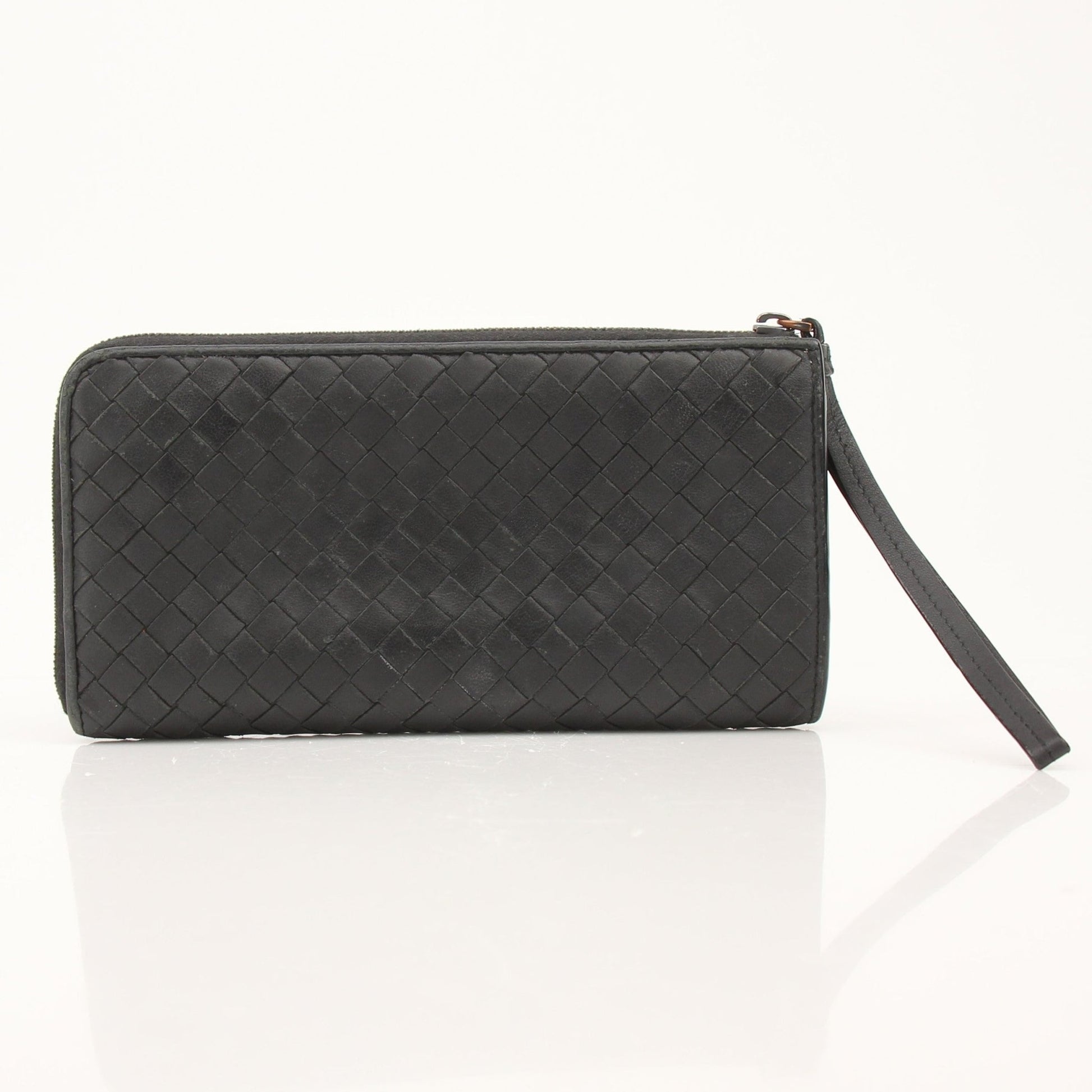 Bottega Veneta Nero Intrecciato leather wallet with woven design, featuring a sleek, luxury wallet from Gold & Beyond.