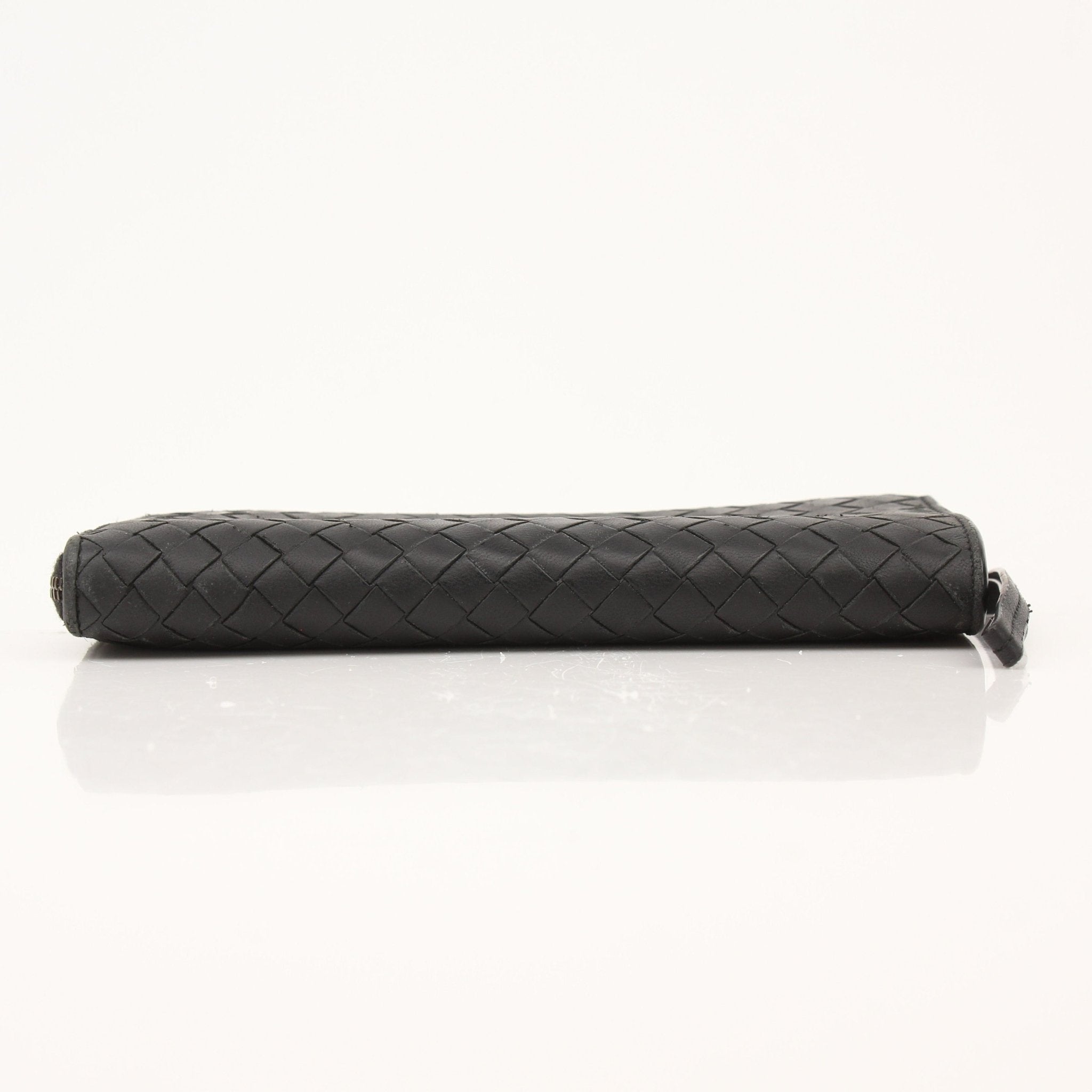 Bottega Veneta Nero Intrecciato leather wallet with woven design, featuring a sleek, compact style and high-quality craftsmanship.