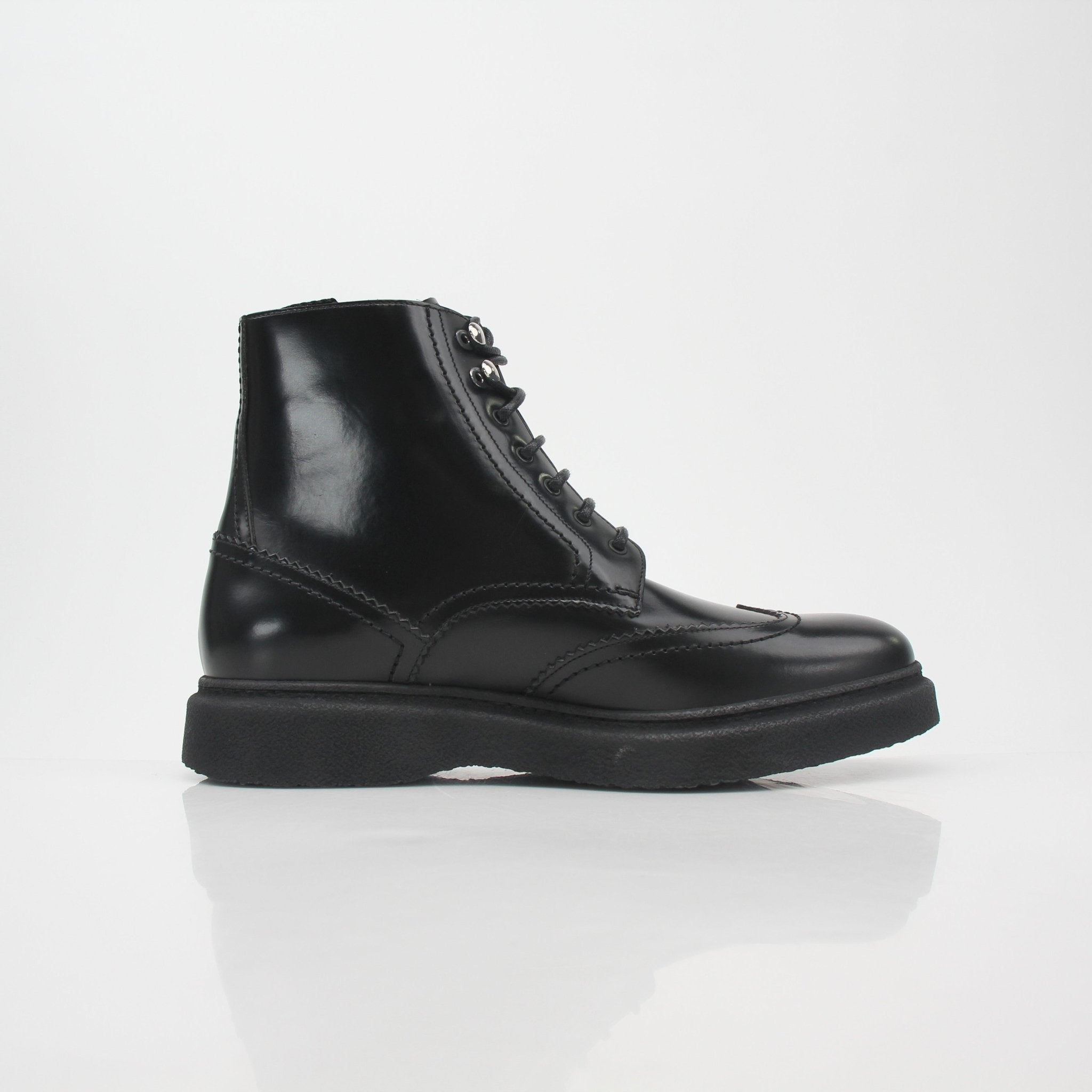 Christian Dior black leather wingtip combat ankle boots with laces and rugged sole, stylish shoes for edgy fashion.