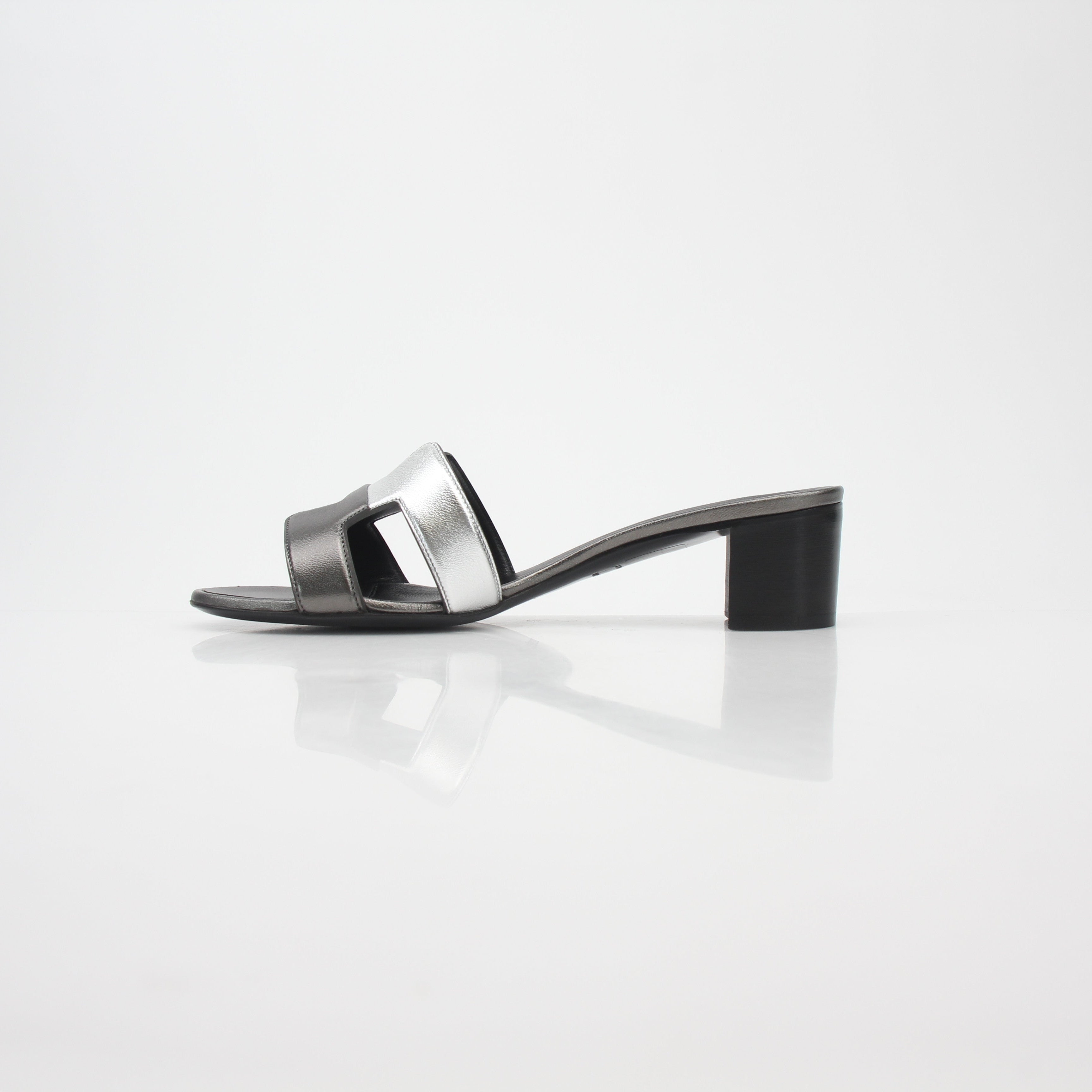 Hermès Metallic Silver Oasis Sandals