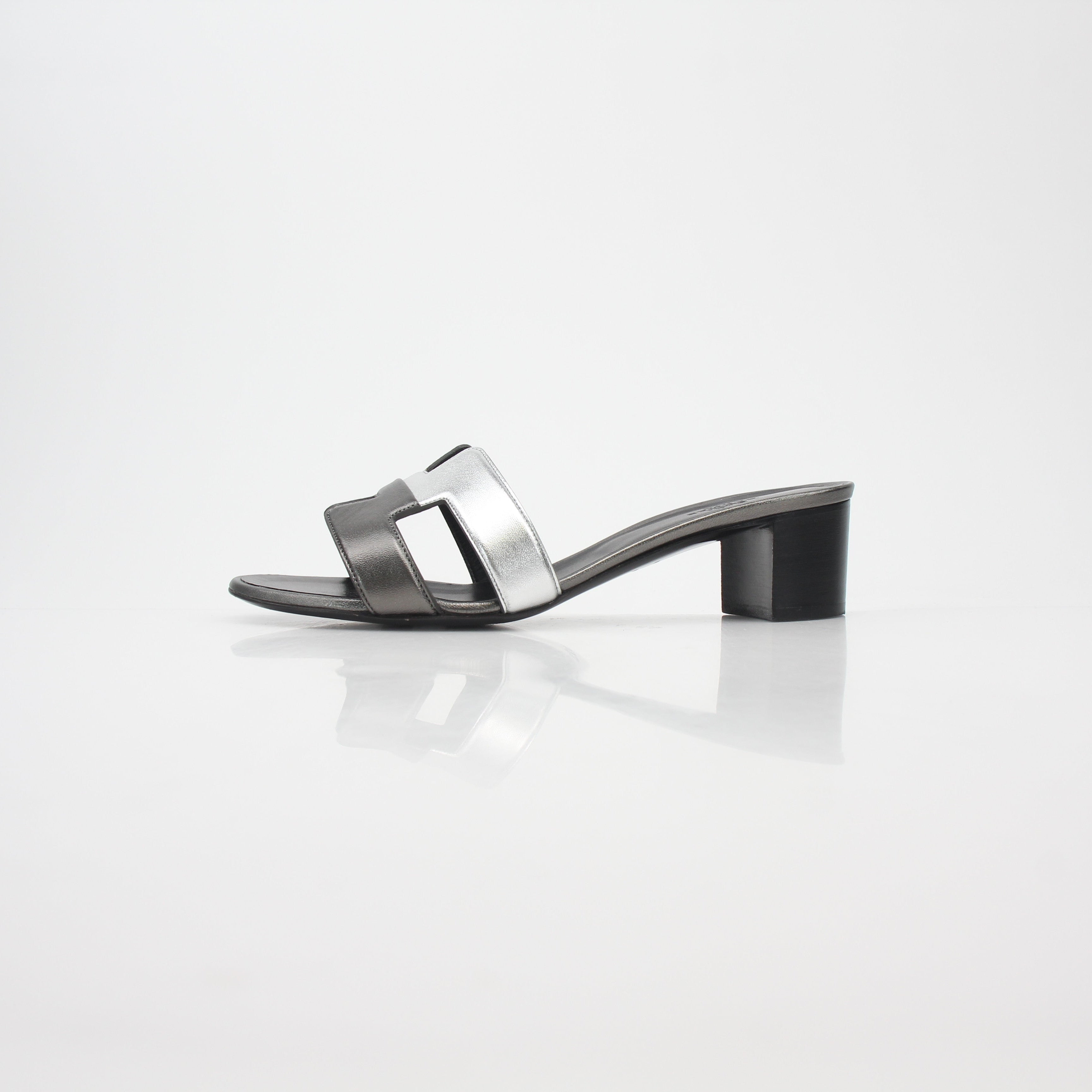 Hermès Metallic Silver Oasis Sandals