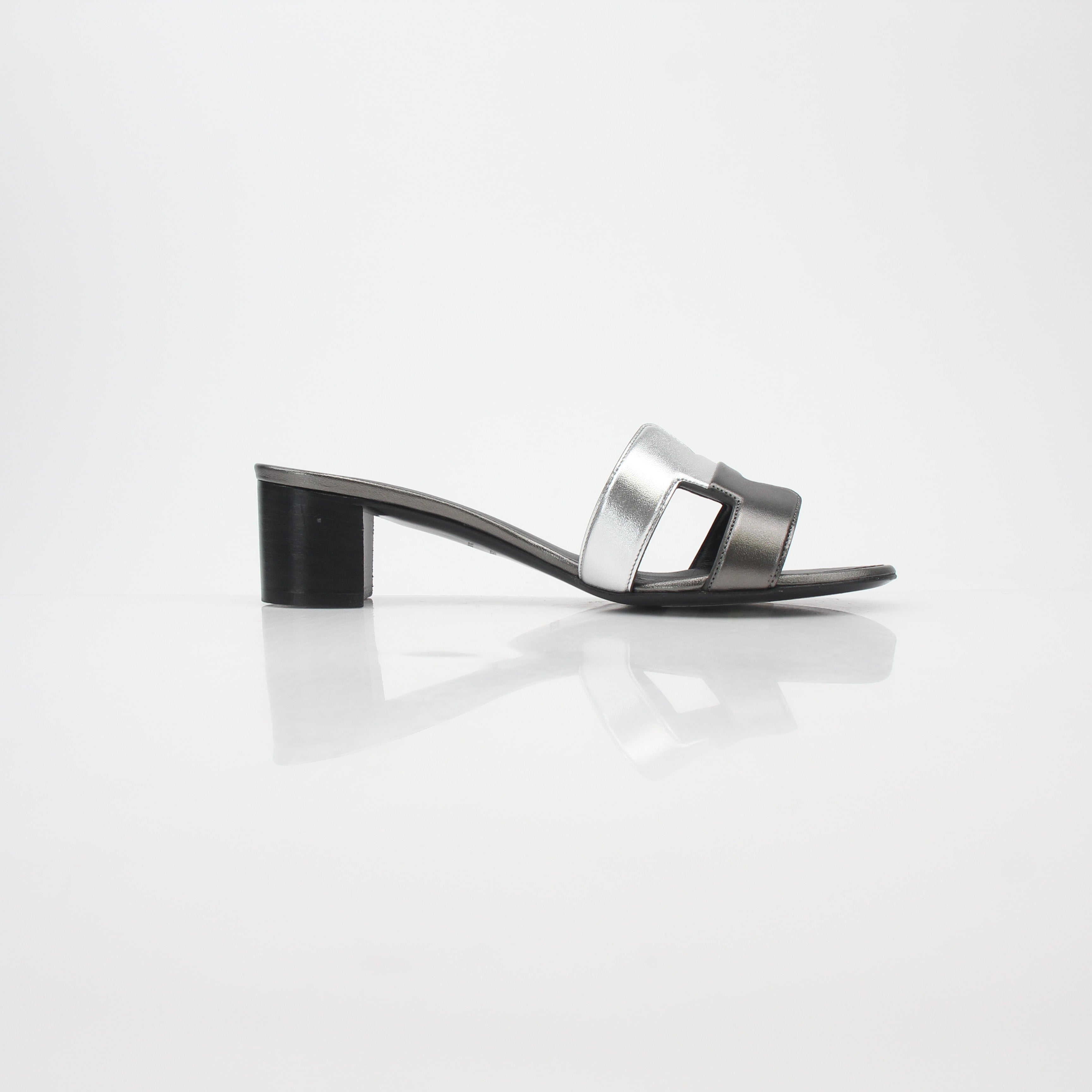 Hermès Metallic Silver Oasis Sandals