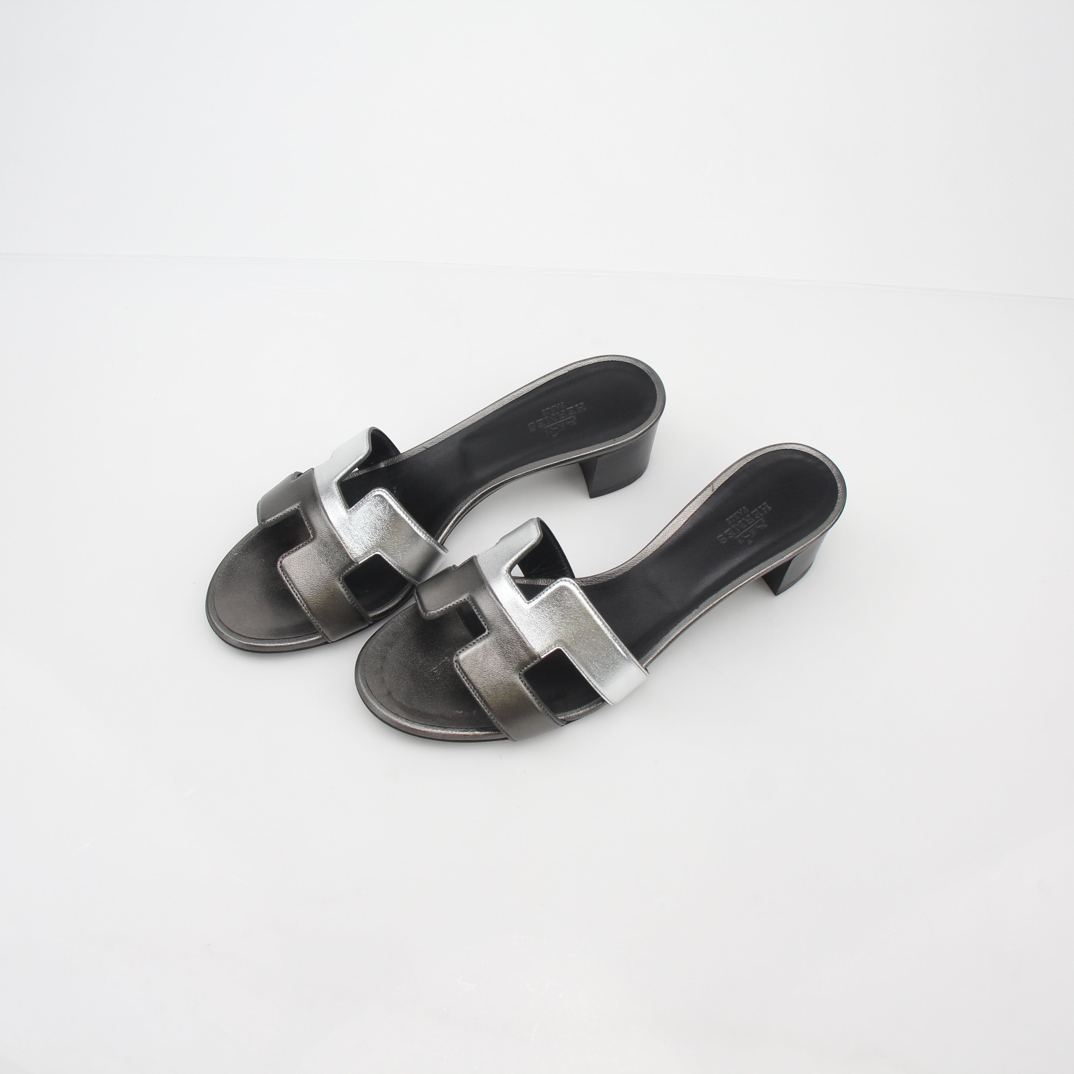 Hermès Metallic Silver Oasis Sandals