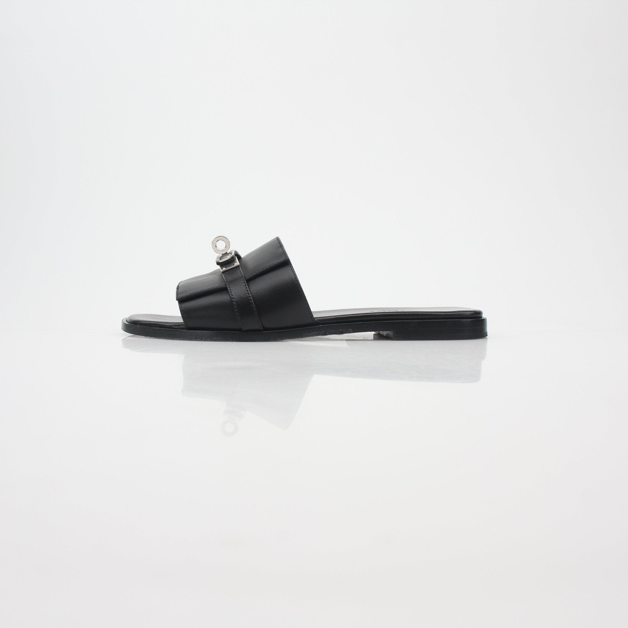 Hermès black Gabriel leather slide sandals, stylish open-toe shoes with wide straps and sleek design by Gold & Beyond.