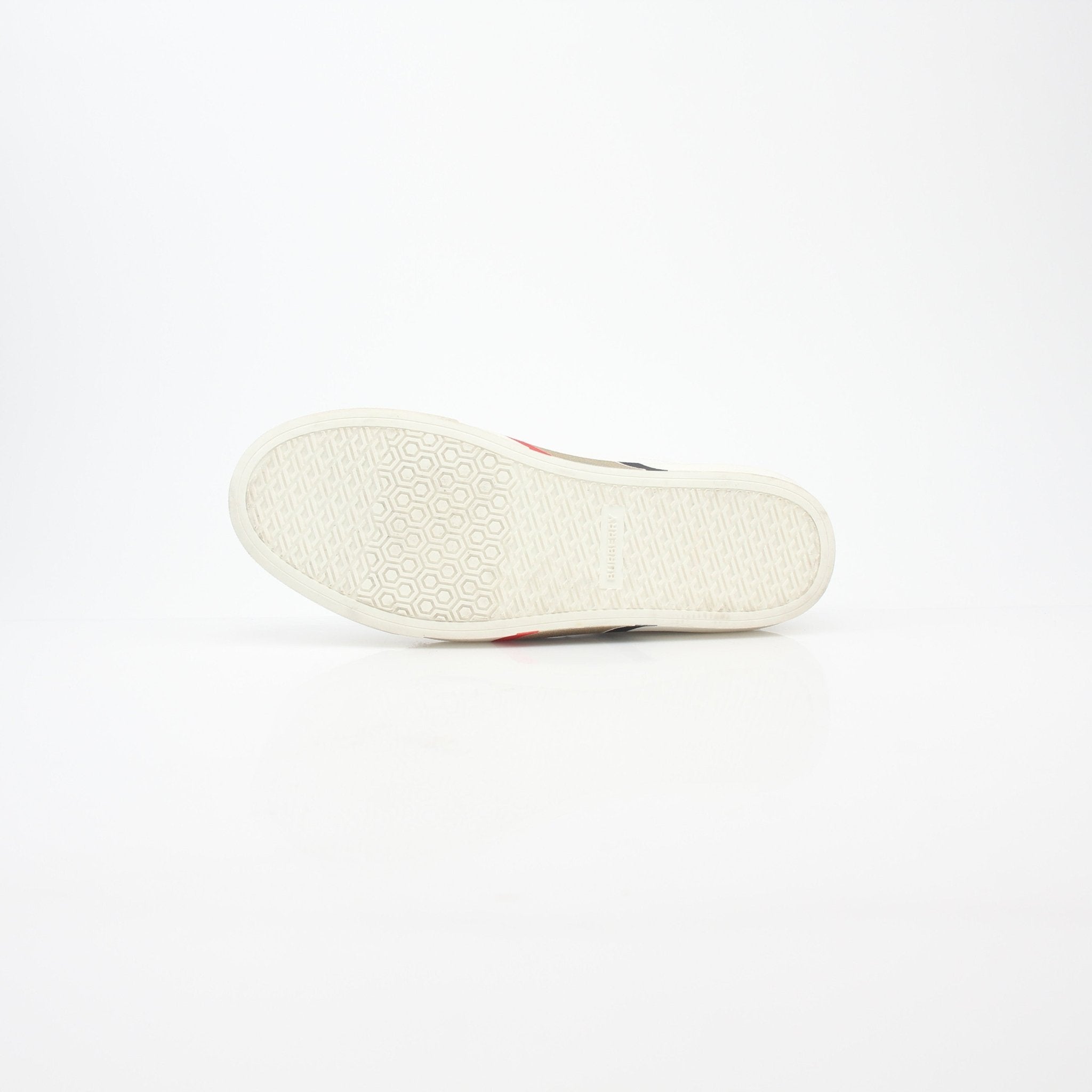 Gold & Beyond white Rangleton low-top sneakers featuring classic design and logo details, perfect for casual wear.