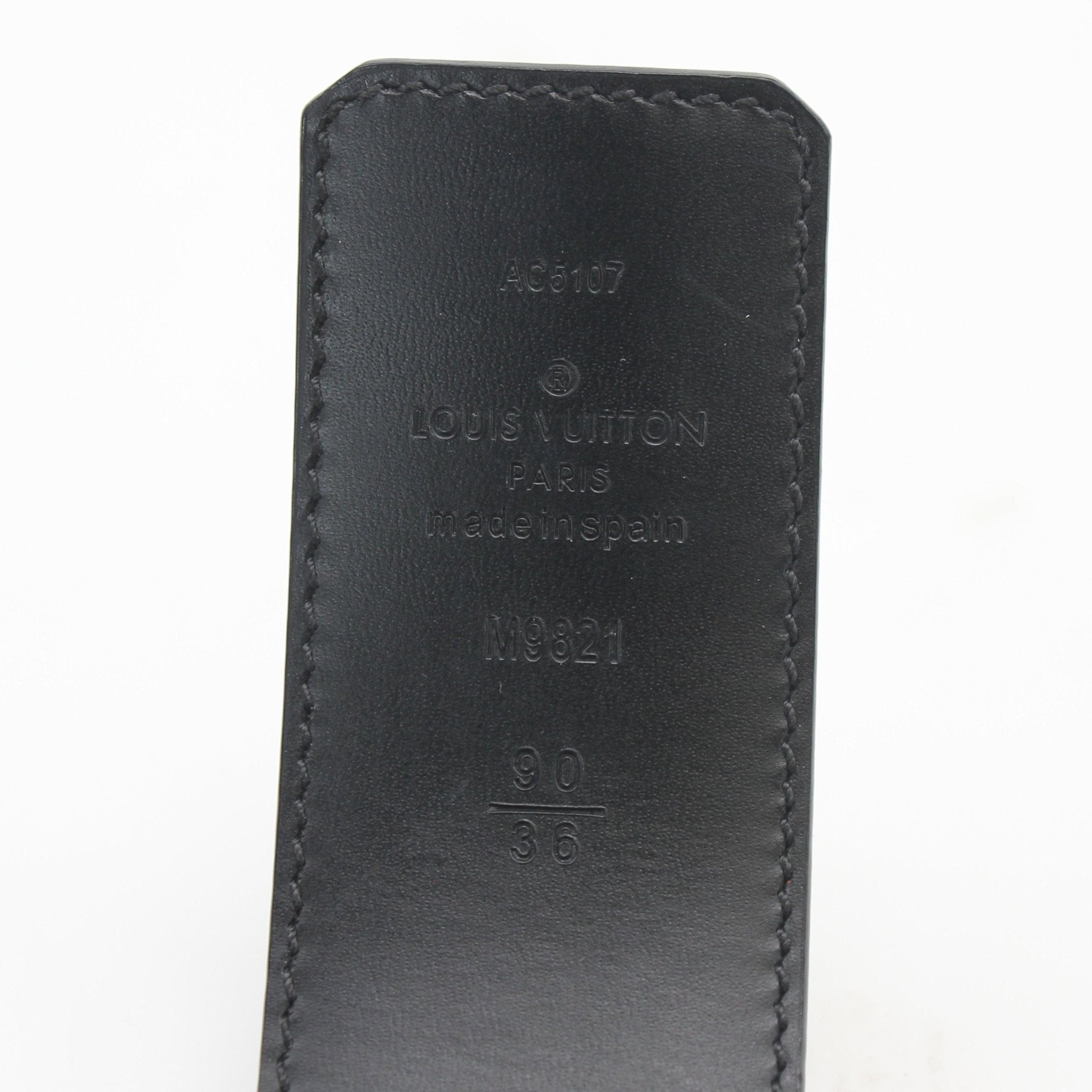 Louis Vuitton Monogram LV Shape 40mm belt with gold buckle, showcasing monogram pattern and stylish accessories design.