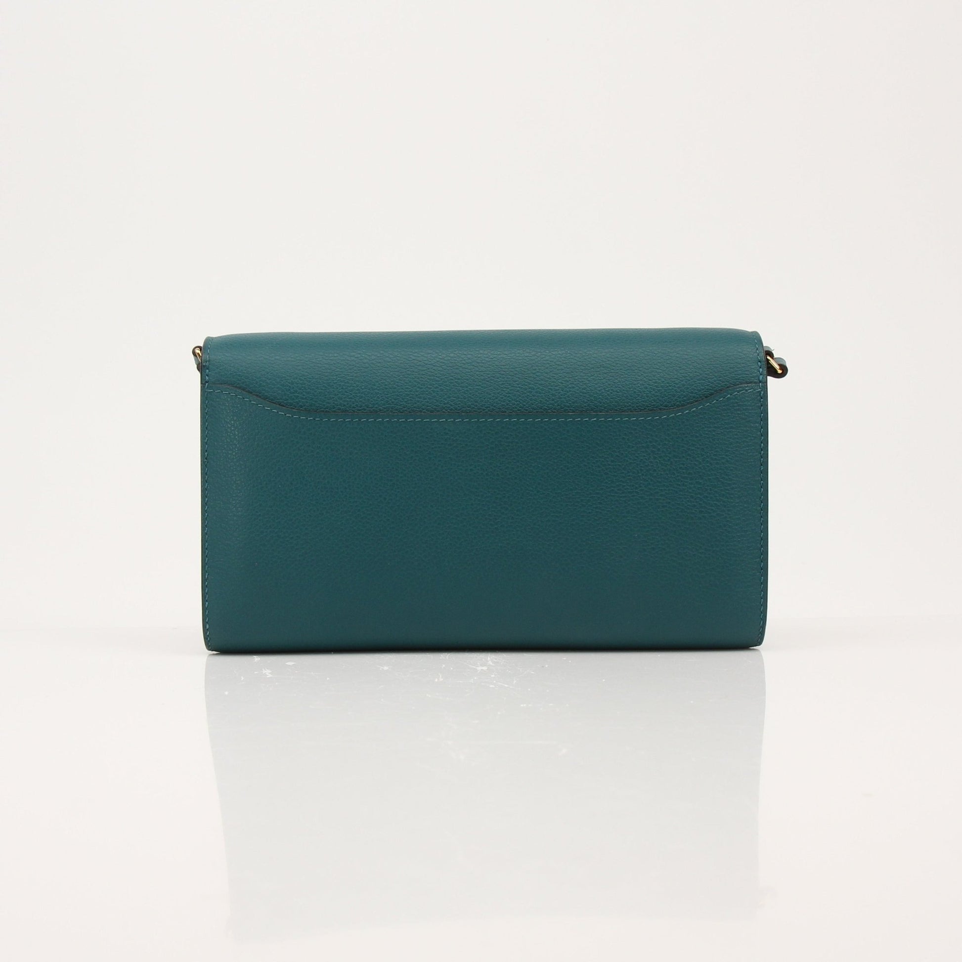 Hermès green Constance wallet on chain handbag with gold hardware, featuring sleek leather design and signature craftsmanship.