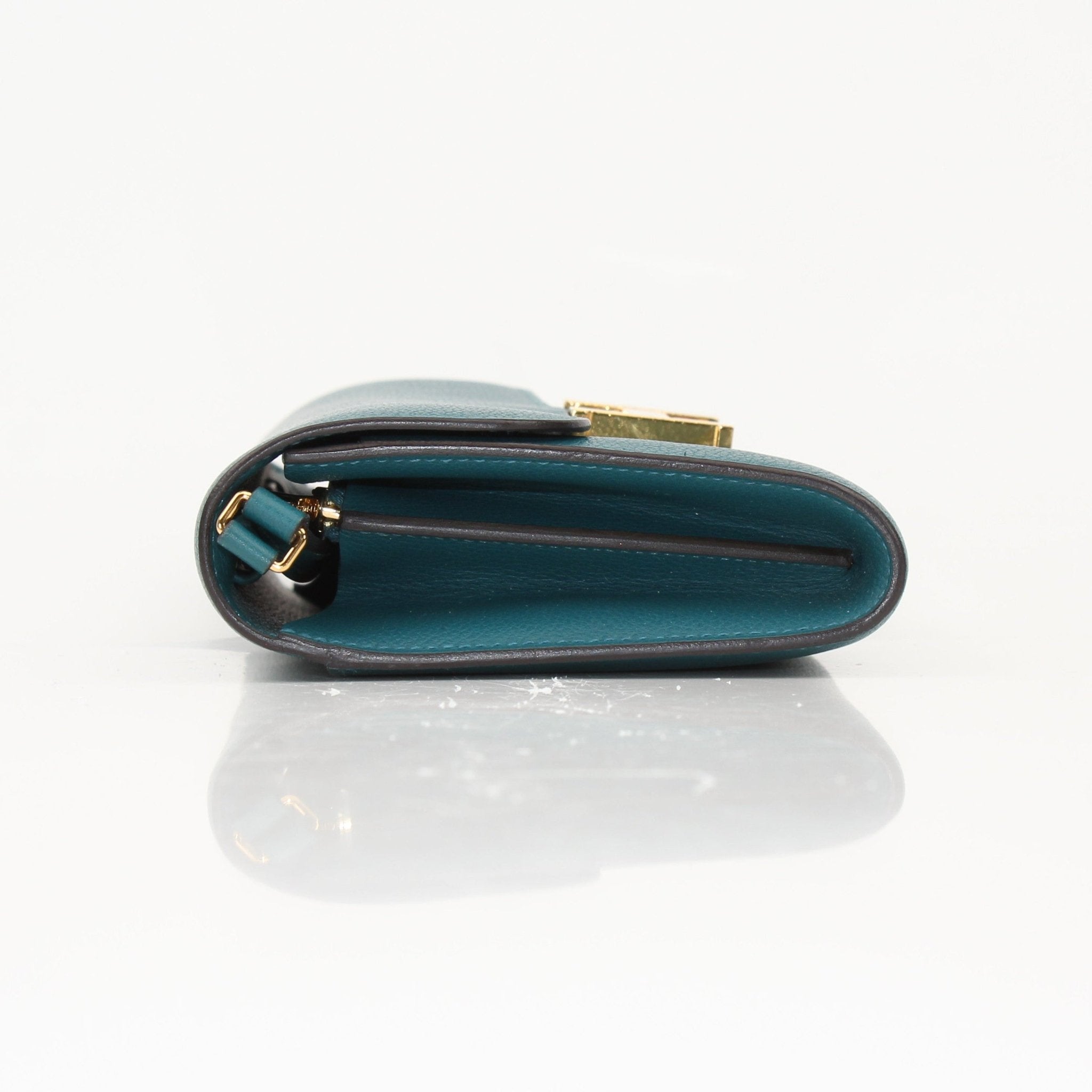 Hermès green Constance wallet on chain handbag with gold hardware, featuring a structured leather design.