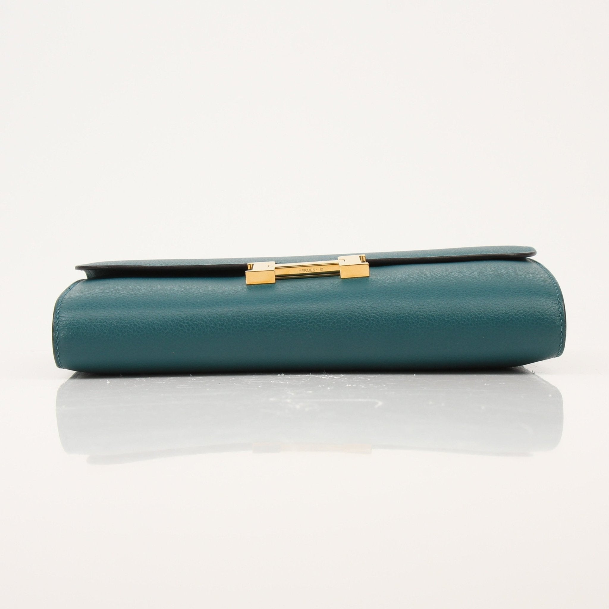 Hermès Green Constance Wallet on Chain handbag with gold hardware, showcasing a luxurious leather design and chain strap.