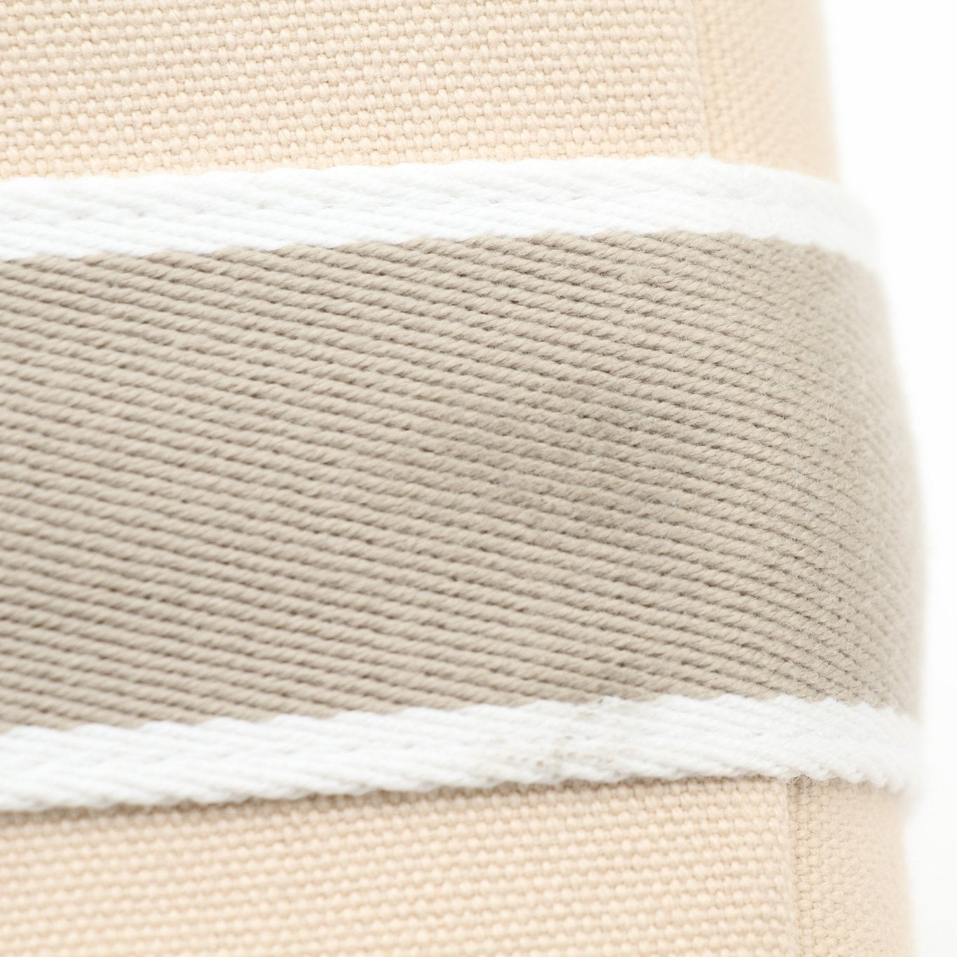 Hermès Bride-a-Brac gray handbag with detailed clasp and textured leather, showcasing elegant craftsmanship and sophisticated style.