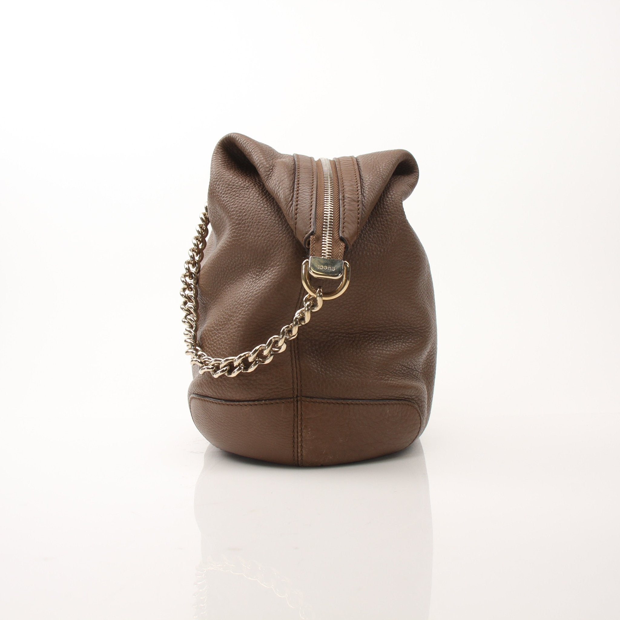 Gold & Beyond Gucci Soho Chain Shoulder Bag handbag with gold chain strap and beige leather exterior.