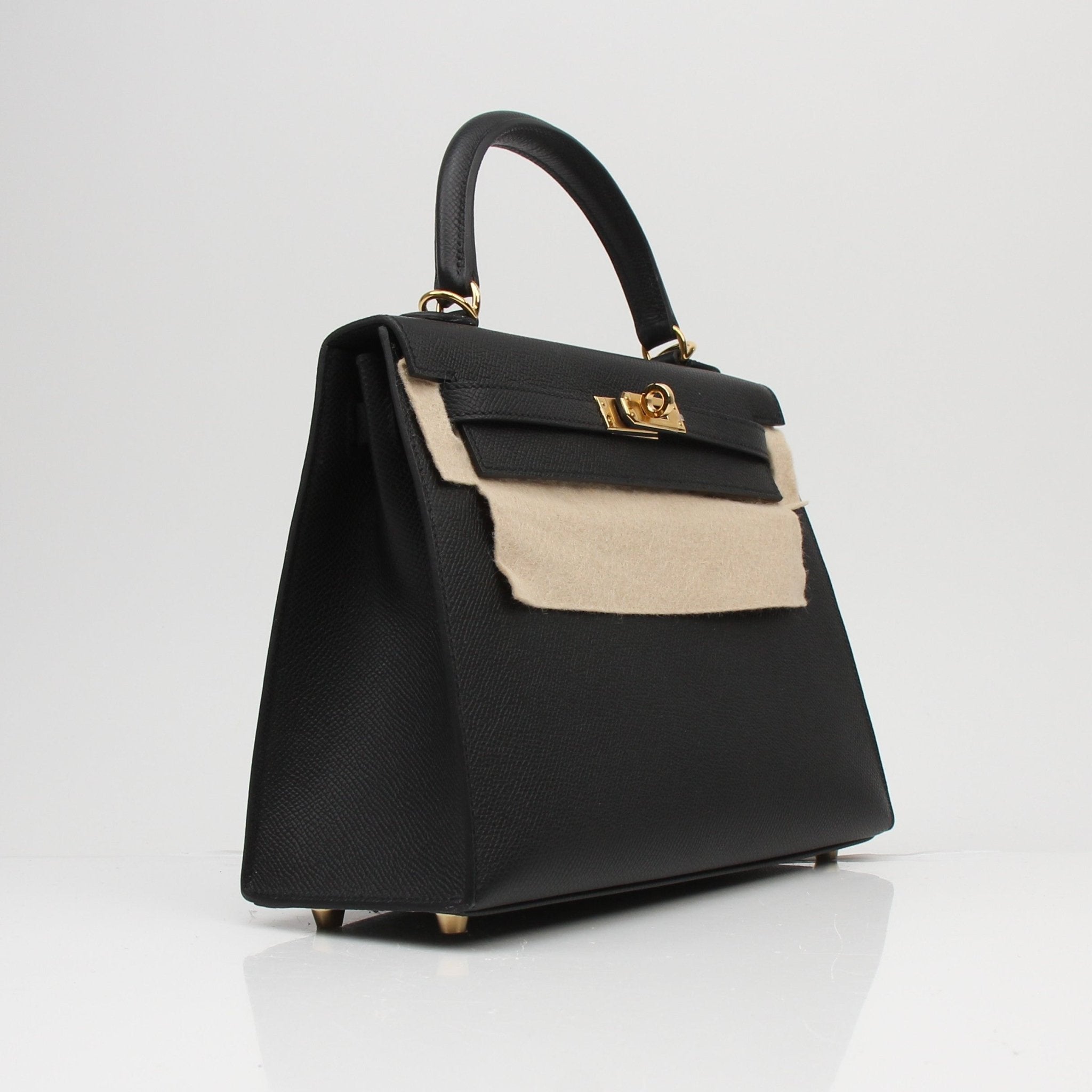 Hermès Kelly 25 Sellier handbag in luxurious leather, featuring structured design and top handle, by Gold & Beyond.