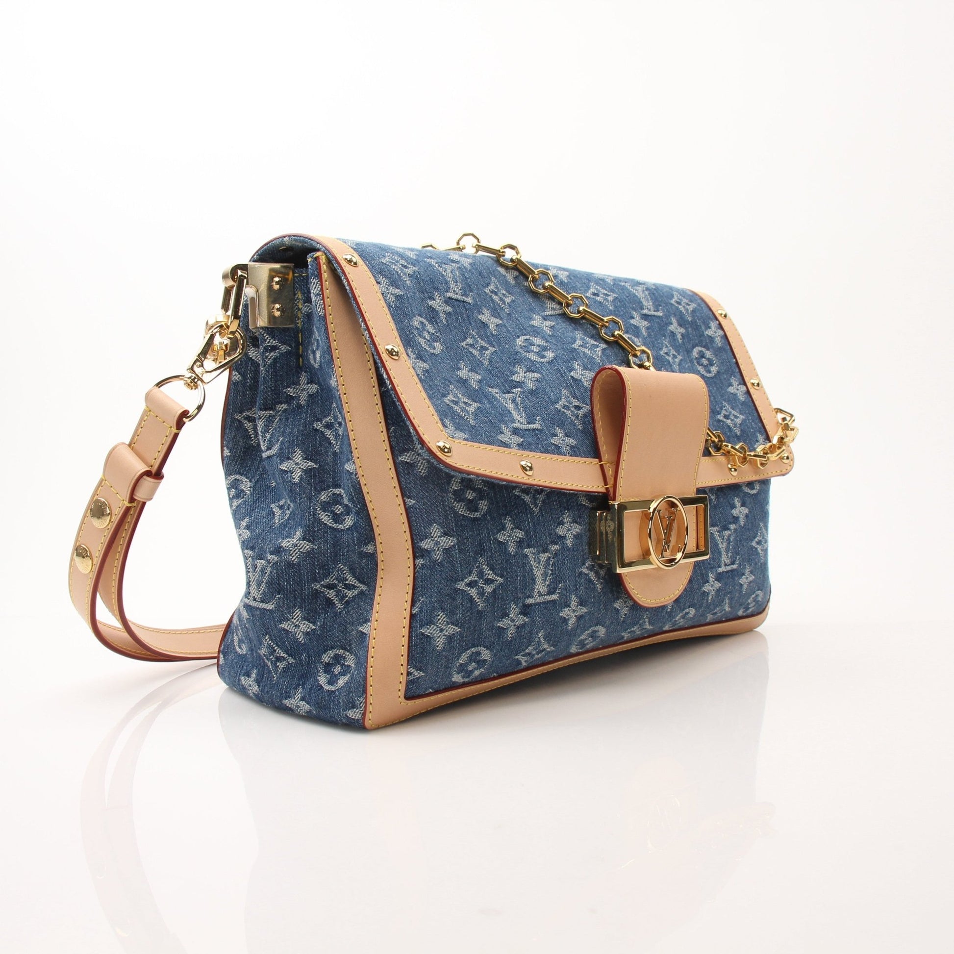Louis Vuitton Dauphine GM shoulder handbag in classic monogram canvas with gold-tone hardware and leather accents.