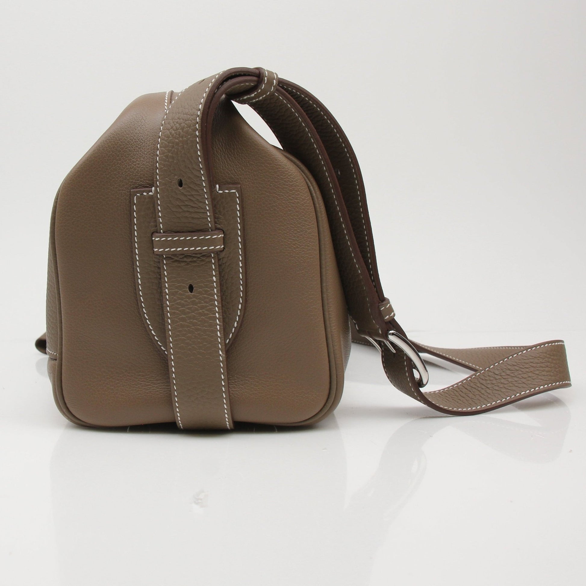 Hermès Petite Courrier handbag in leather with gold hardware, featuring a compact, stylish design and adjustable strap.