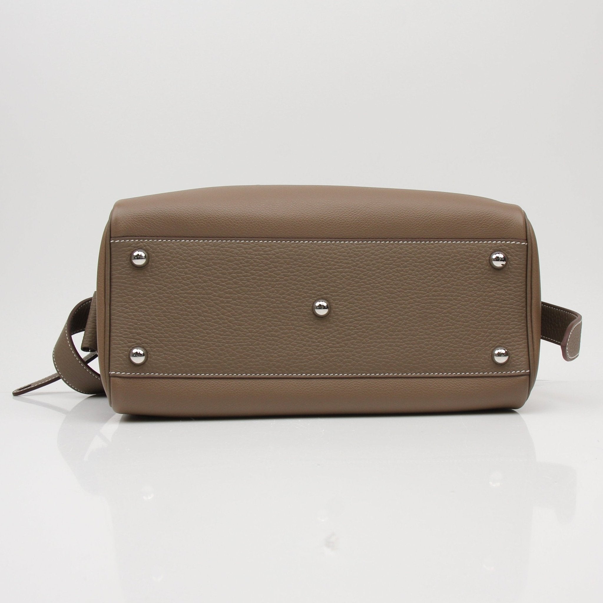 Hermès Petite Courrier handbag in leather by Gold & Beyond, showing the compact design and elegant details.